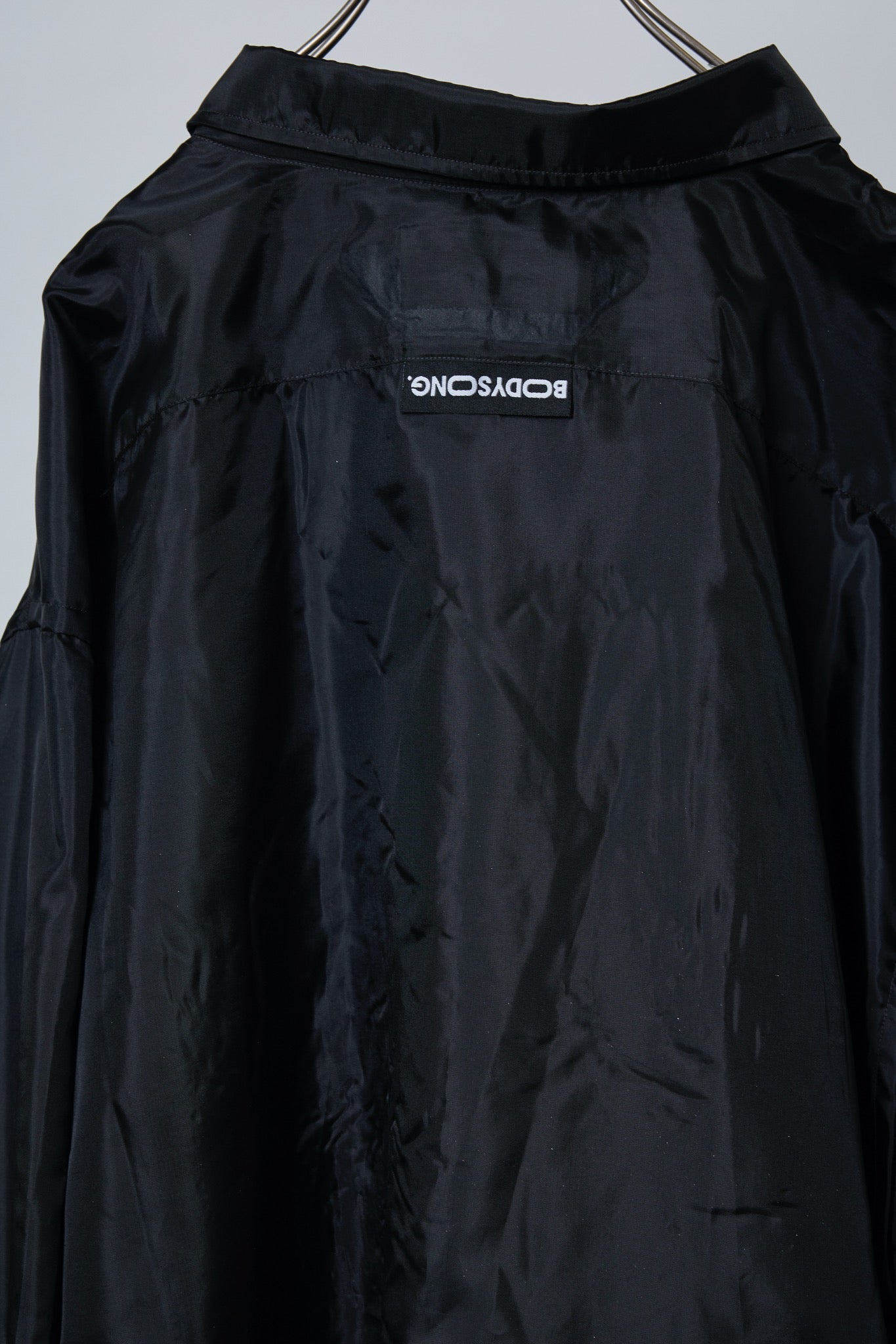 BODYSONG. / 先行予約 FOIL ROUND HEM SH - BLACK