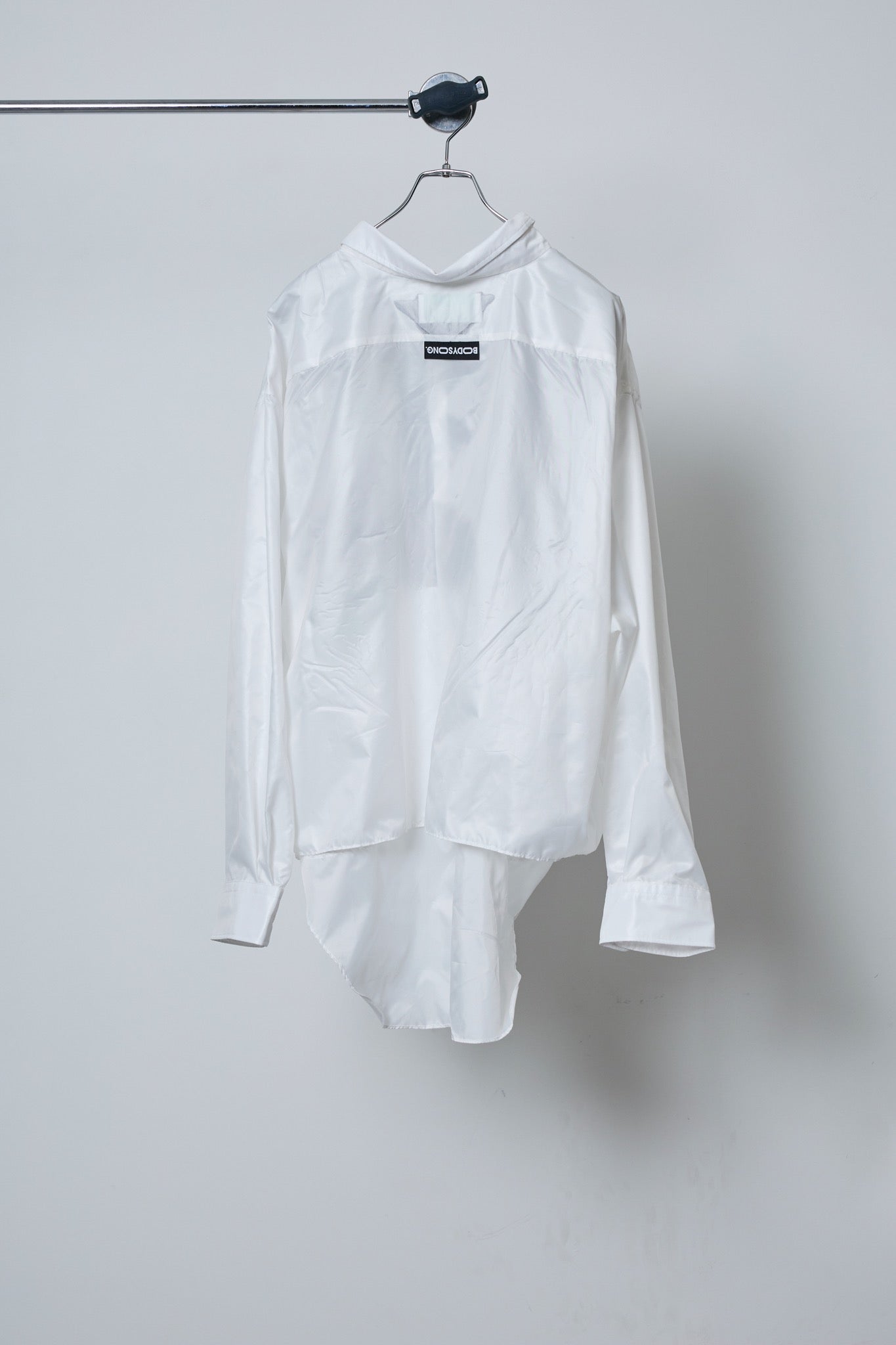 BODYSONG. / 先行予約 FOIL ROUND HEM SH - WHITE