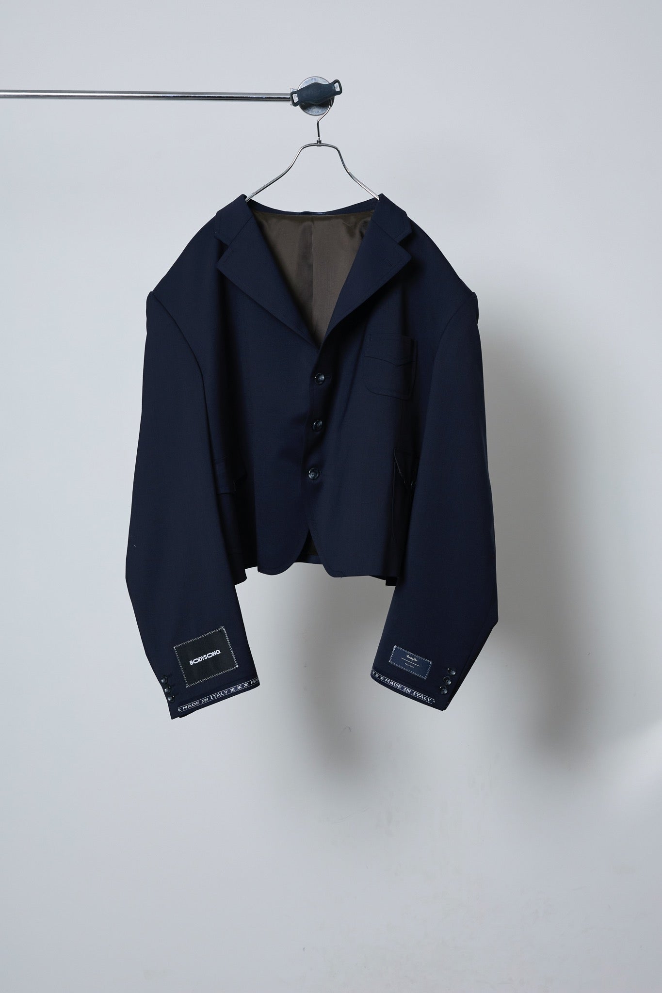 BODYSONG. / 先行予約 ROUND SILHOUETTE SHORT JACKET LUXE - NAVY