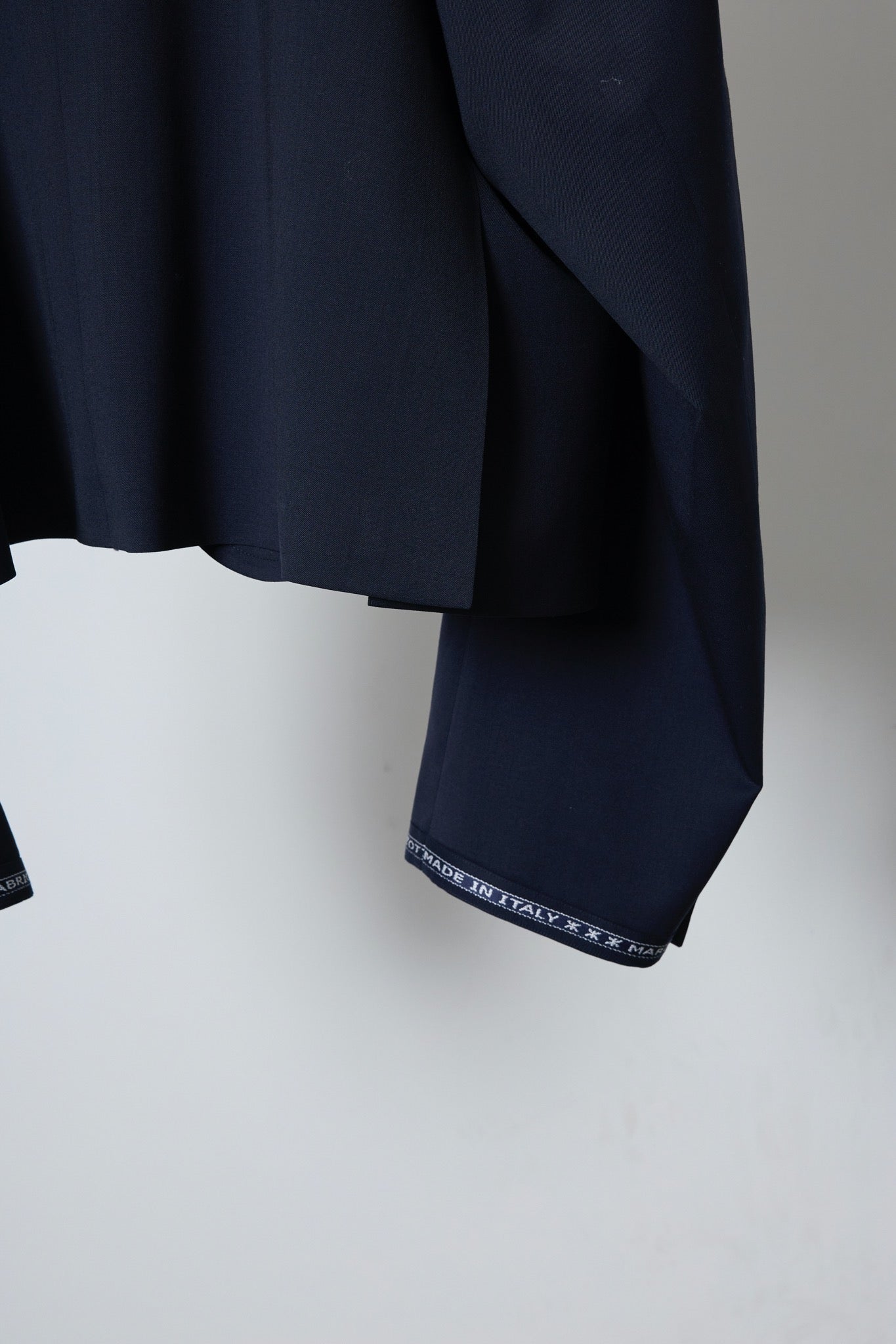 BODYSONG. / 先行予約 ROUND SILHOUETTE SHORT JACKET LUXE - NAVY