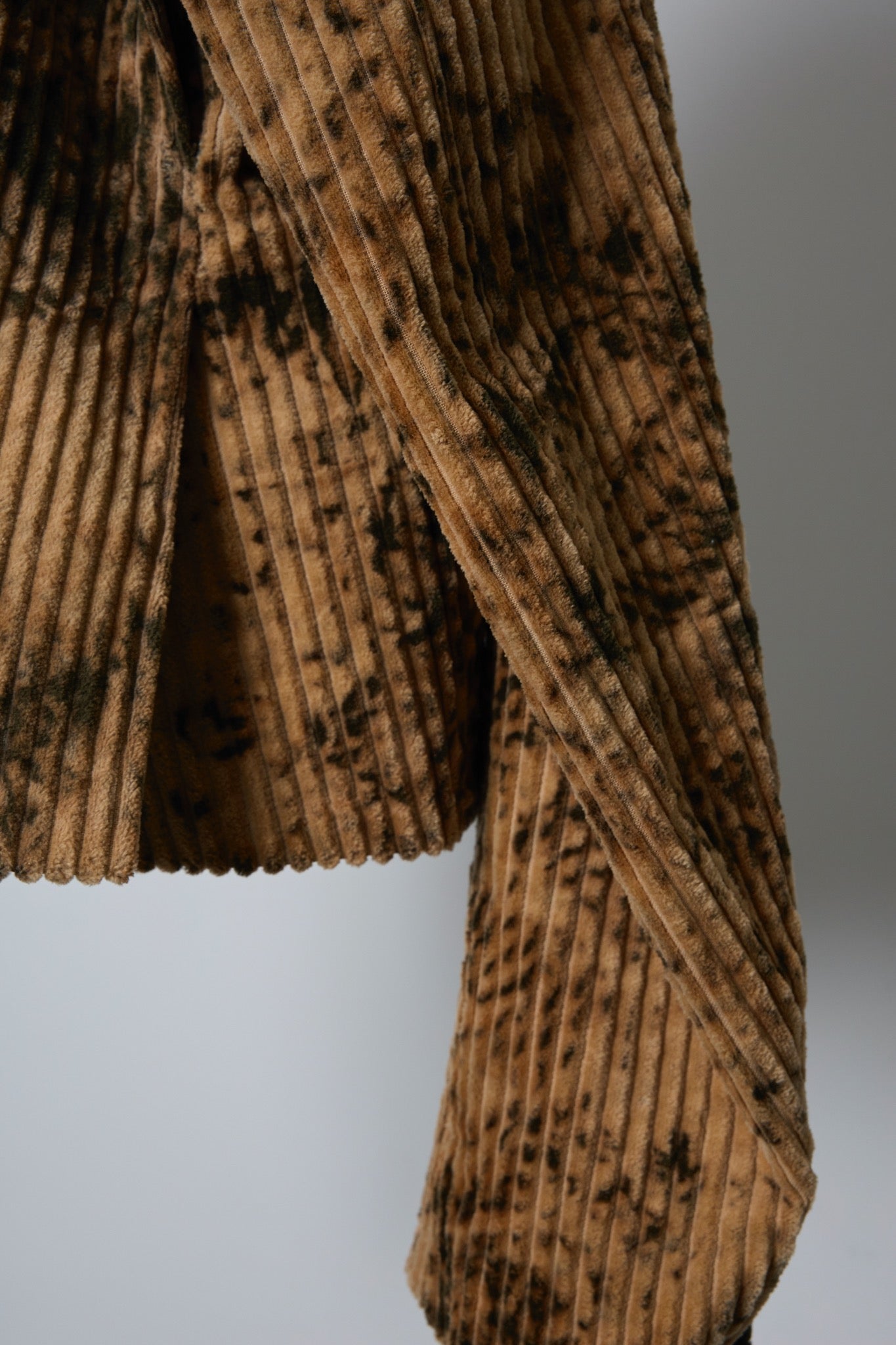 BODYSONG. / ROUND SILHOUETTE SHORT JK DYE BLEACH - BROWN