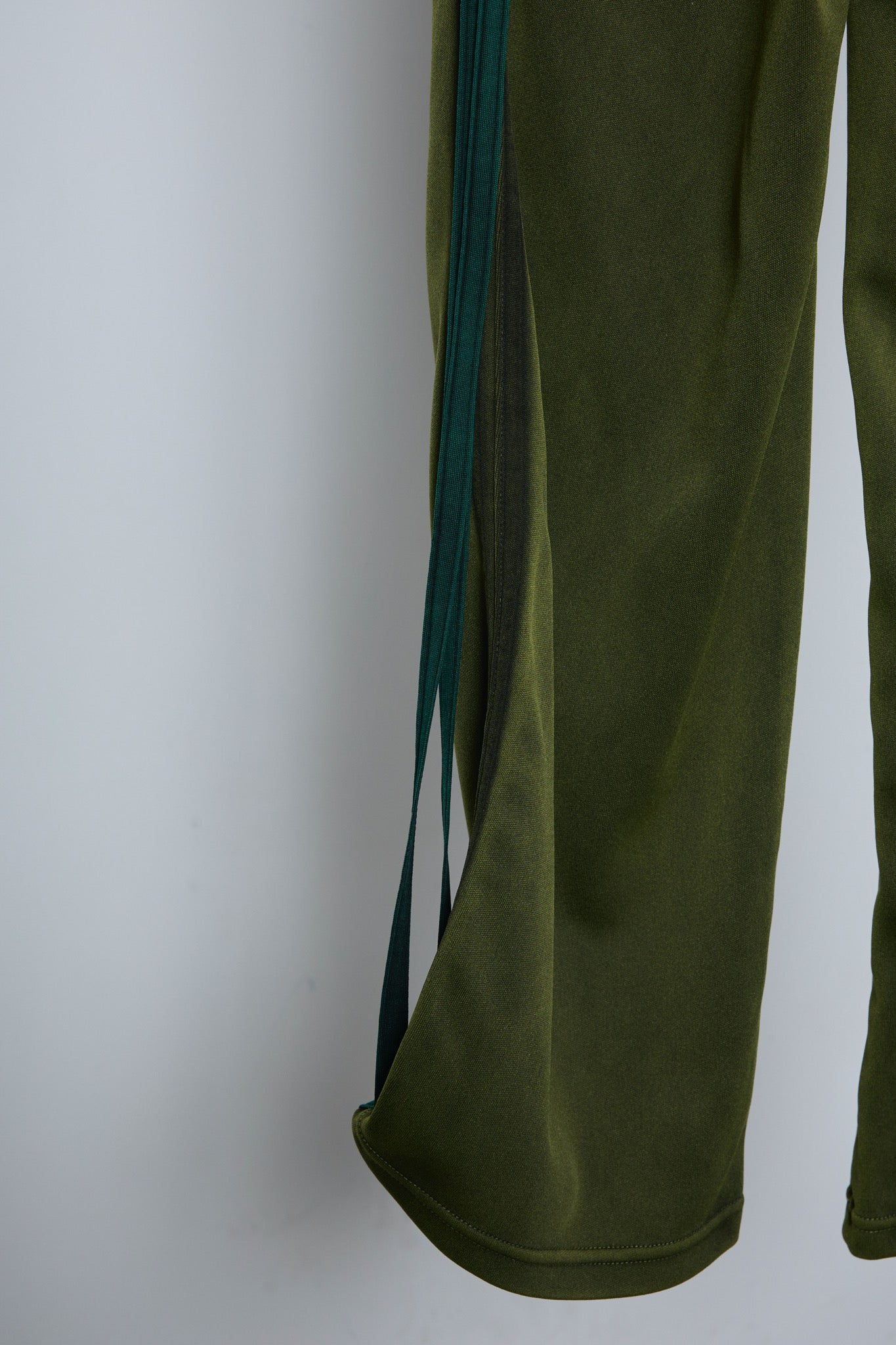 BODYSONG. / 先行予約 PIGMENT TRACKP F25 - GREEN