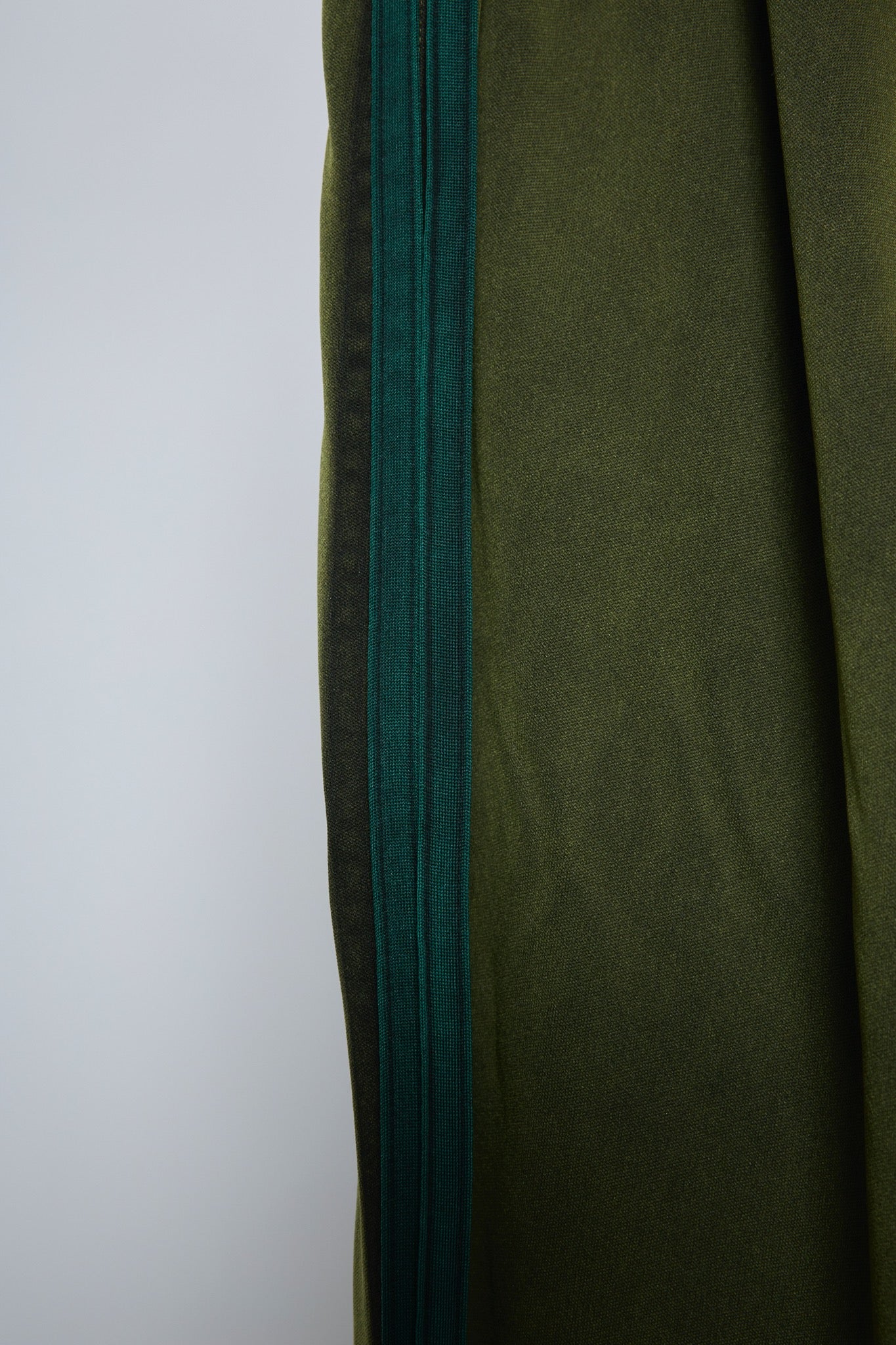 BODYSONG. / 先行予約 PIGMENT TRACKP F25 - GREEN
