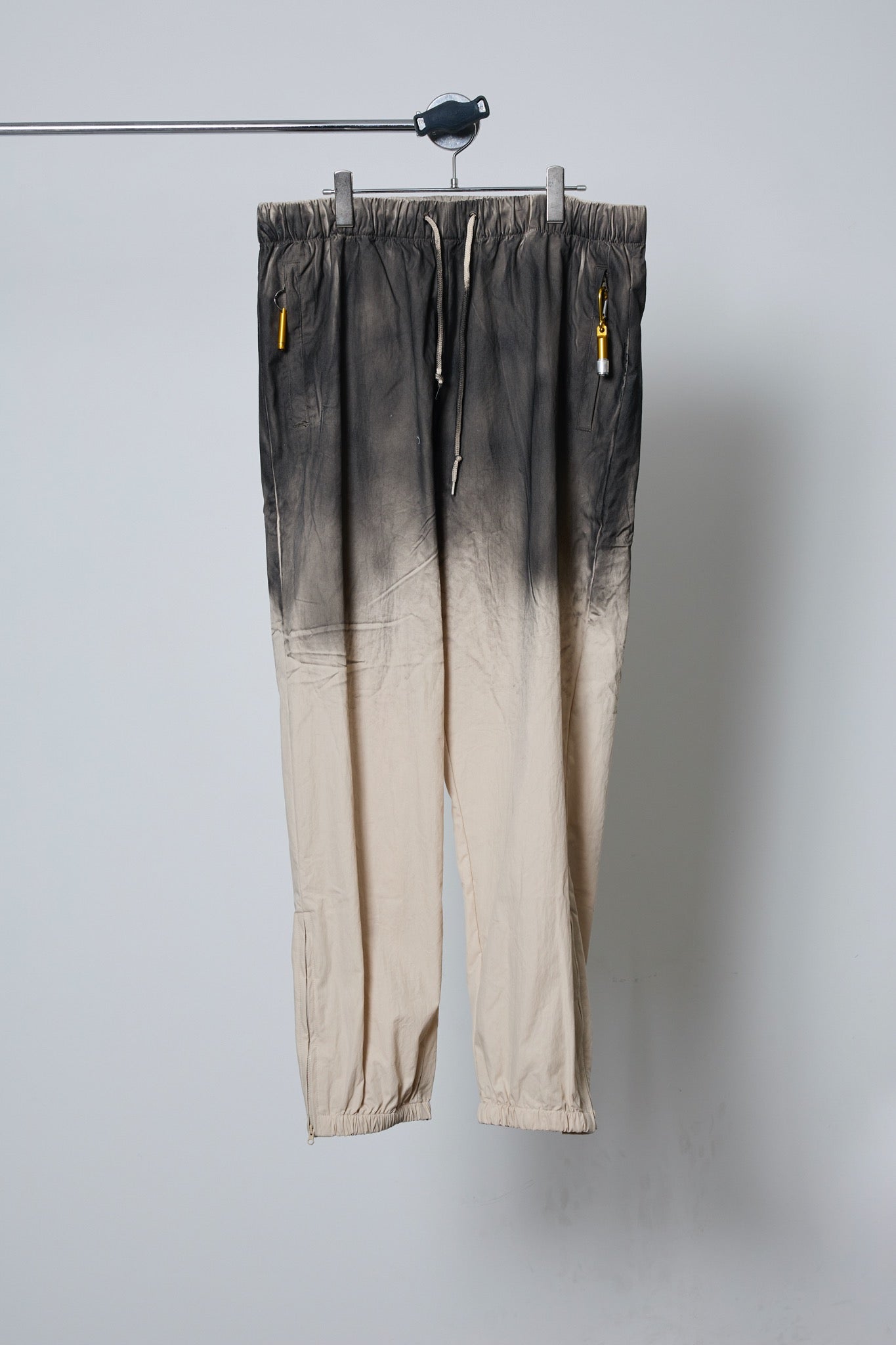 BODYSONG. / 先行予約 SPRAY PIGMENT-DYED RESCUE PANTS - WHITE