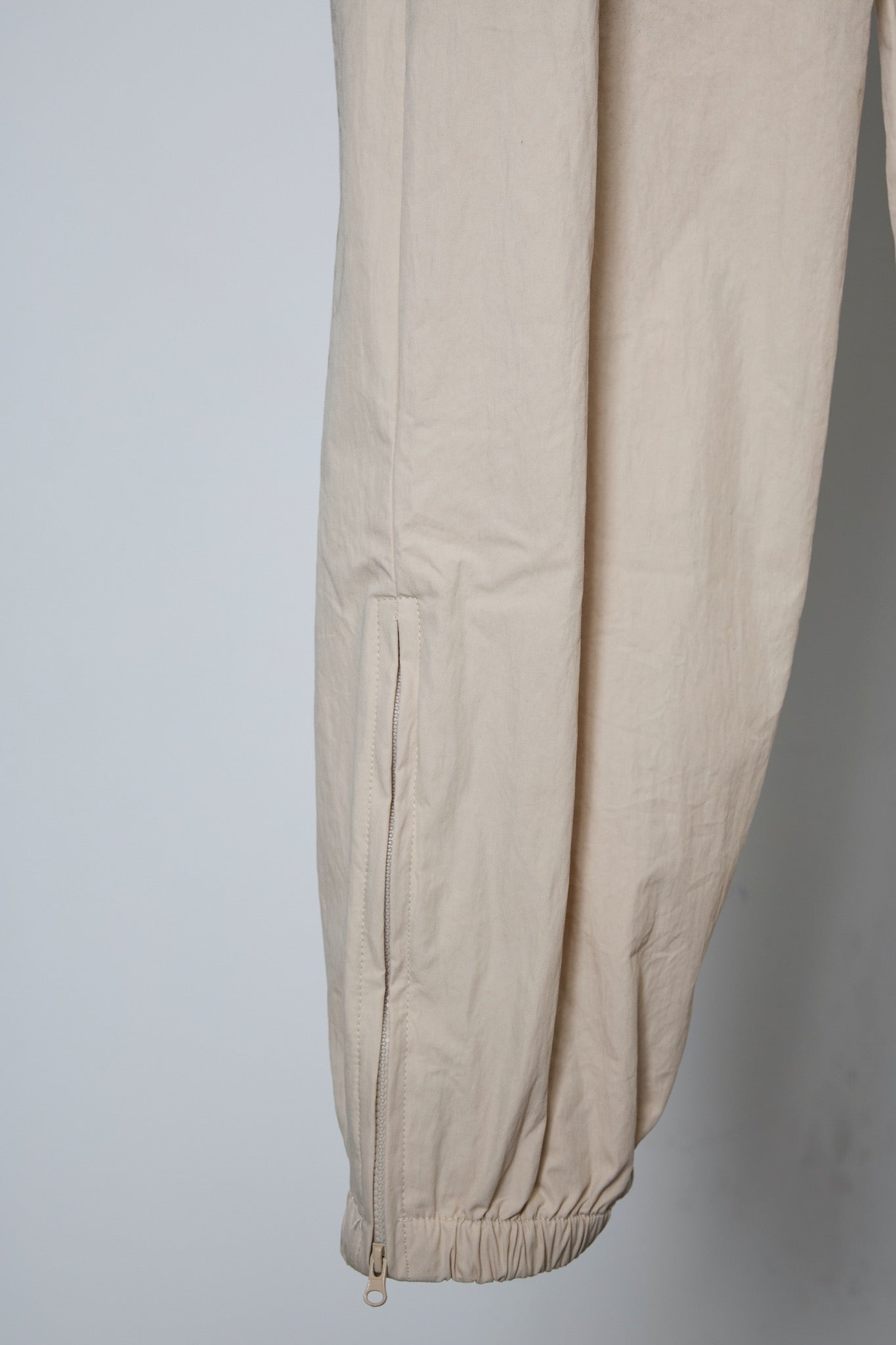 BODYSONG. / 先行予約 SPRAY PIGMENT-DYED RESCUE PANTS - WHITE