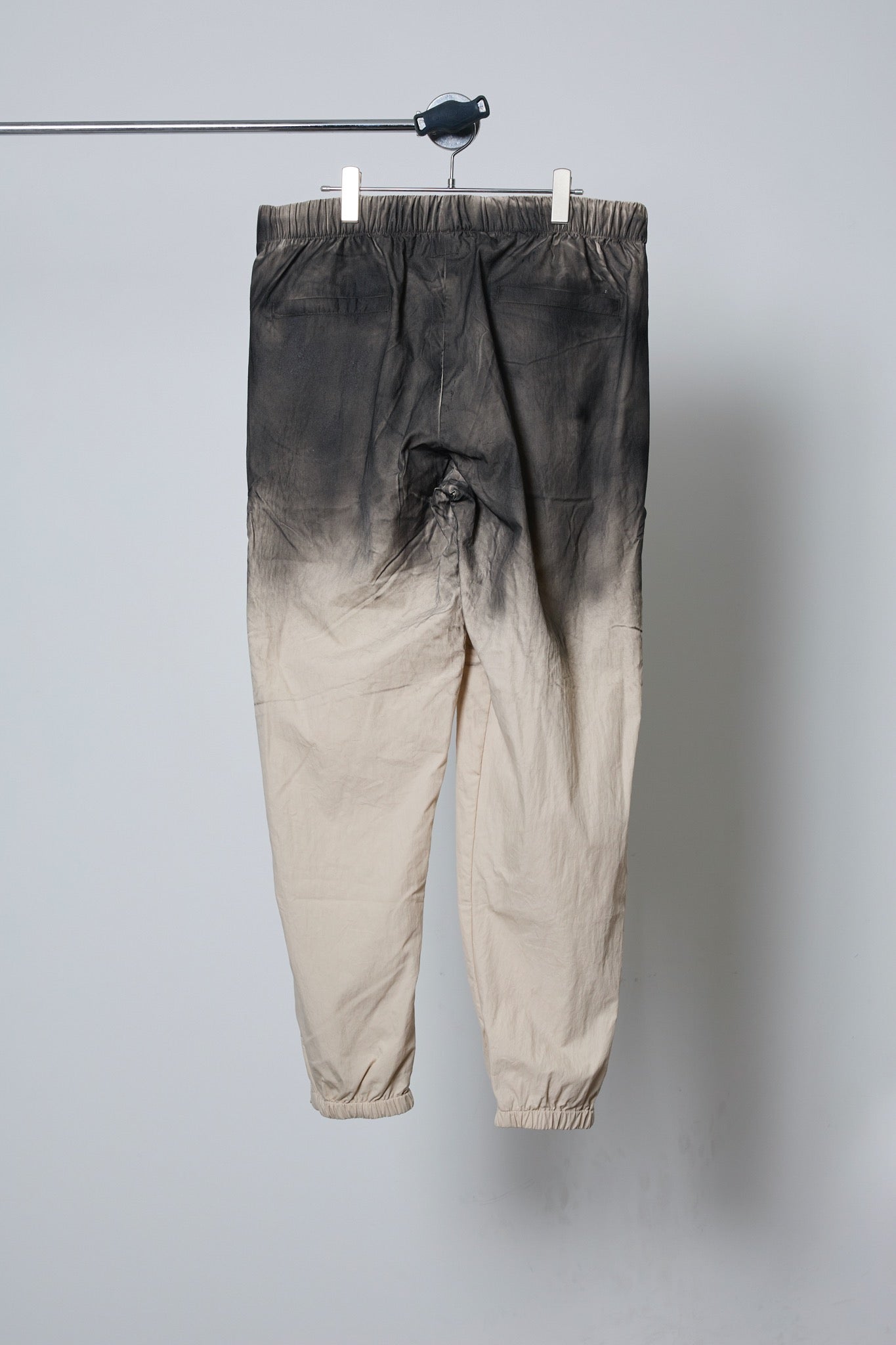 BODYSONG. / 先行予約 SPRAY PIGMENT-DYED RESCUE PANTS - WHITE