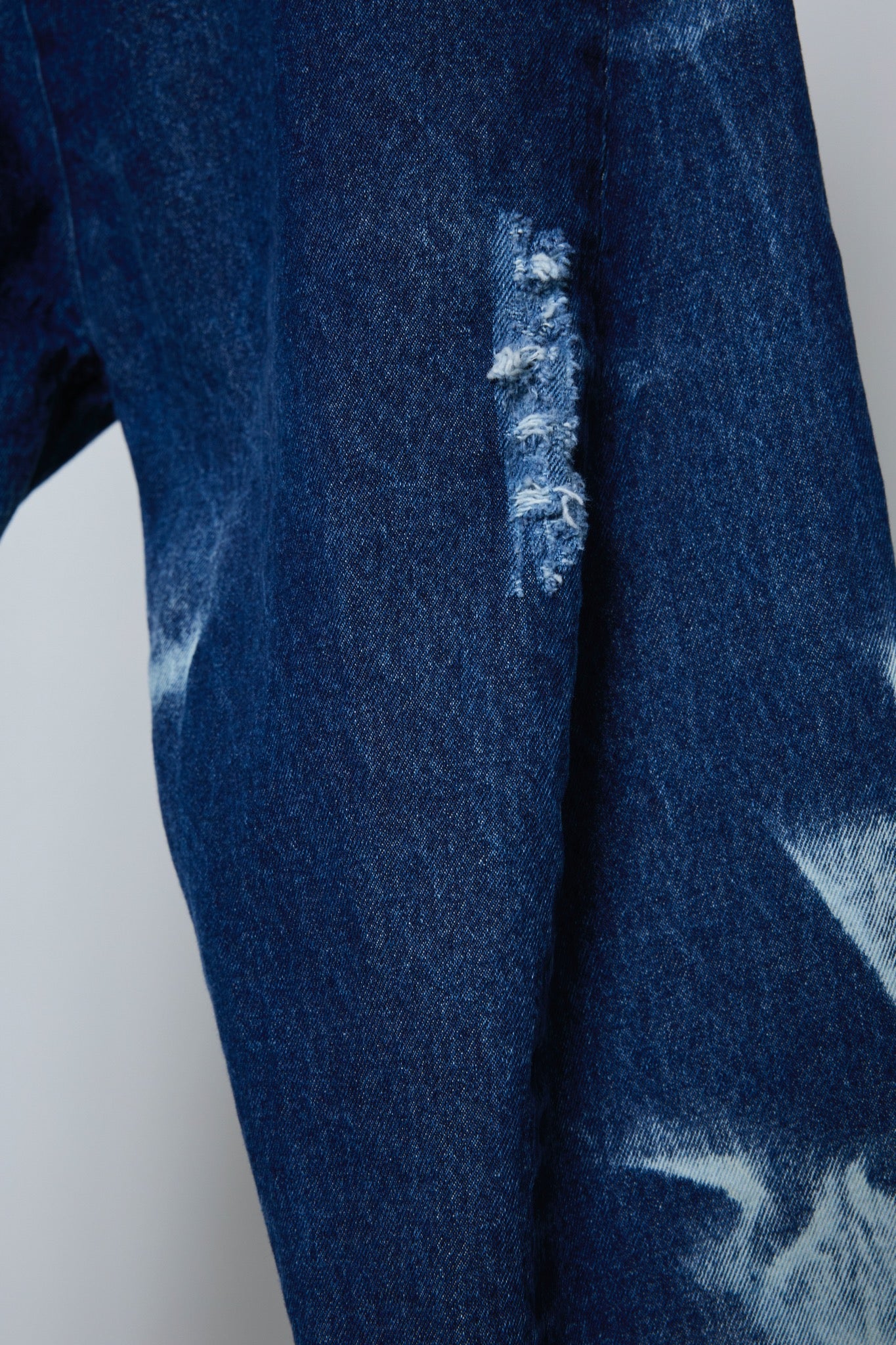 BODYSONG. / 先行予約 3D CUT DENIM IRREGULAR BLEACH - MAVY
