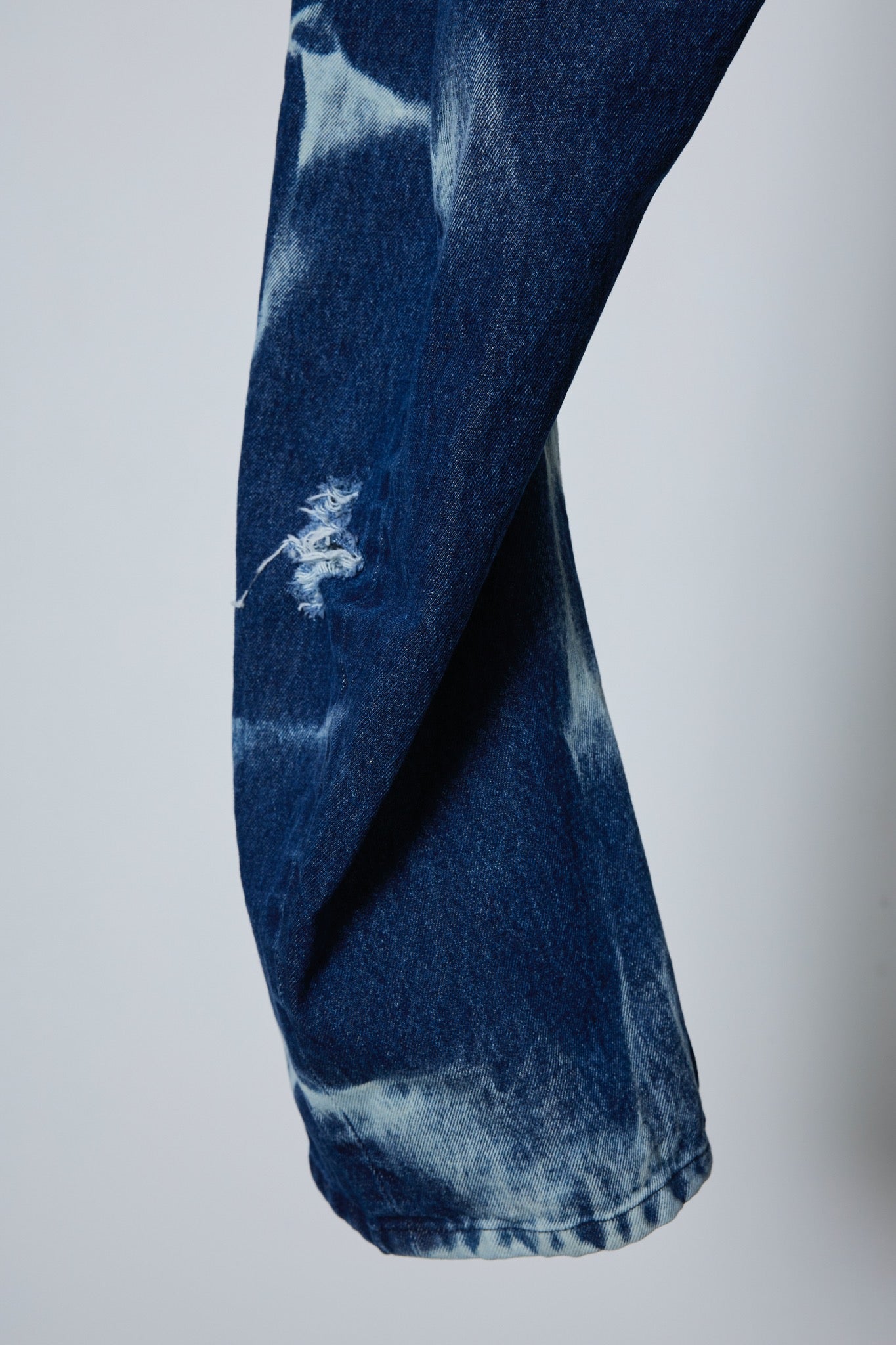 BODYSONG. / 先行予約 3D CUT DENIM IRREGULAR BLEACH - MAVY