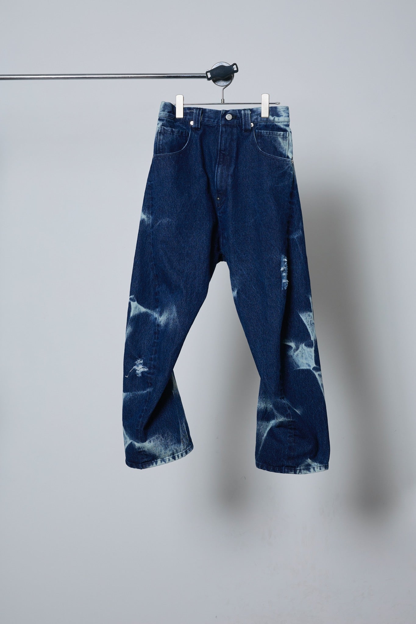 BODYSONG. / 先行予約 3D CUT DENIM IRREGULAR BLEACH - MAVY