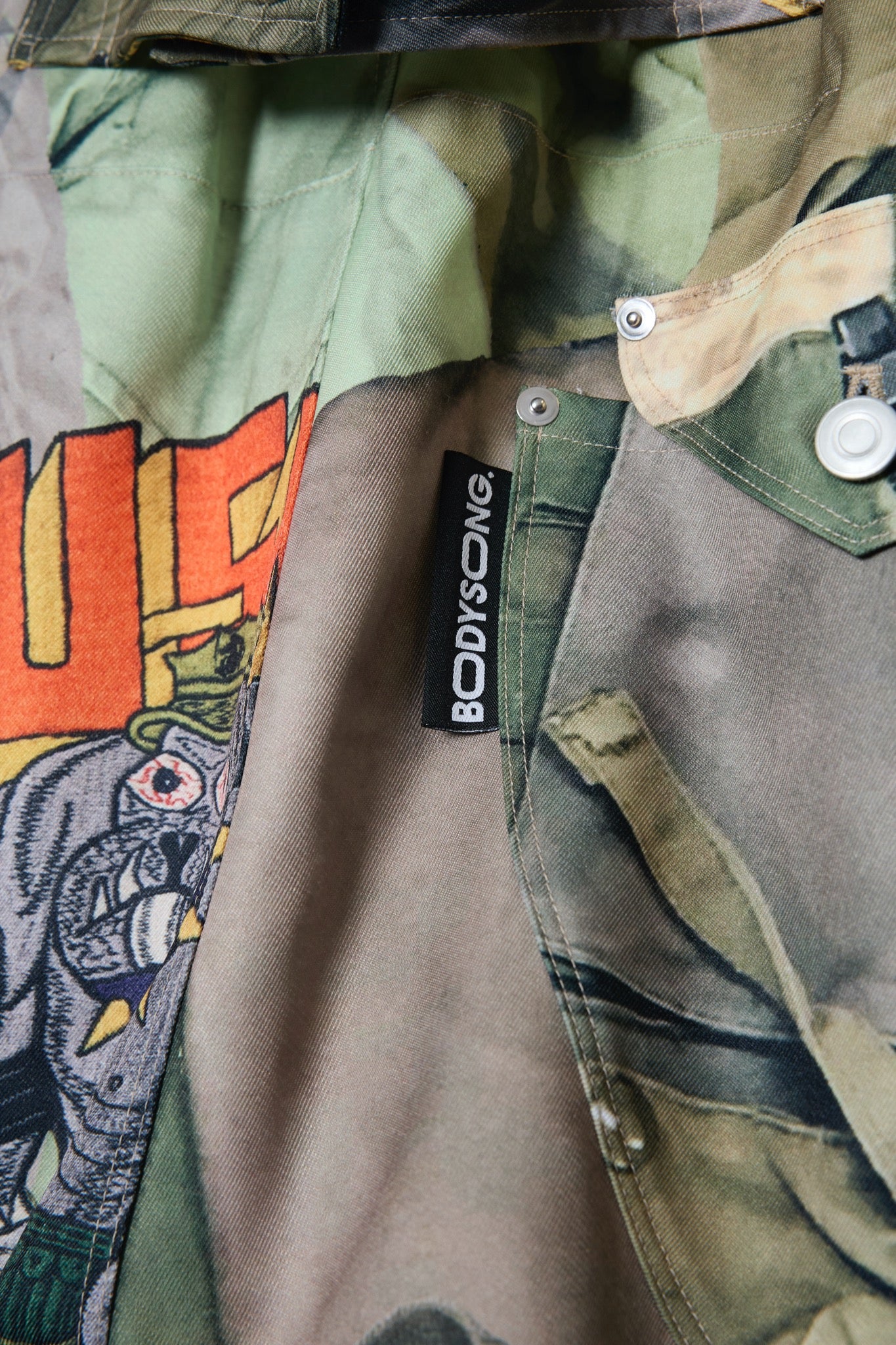 BODYSONG. / 先行予約 3D CUT TROUSERS TROMPE L'OEIL JUV - KHAKI