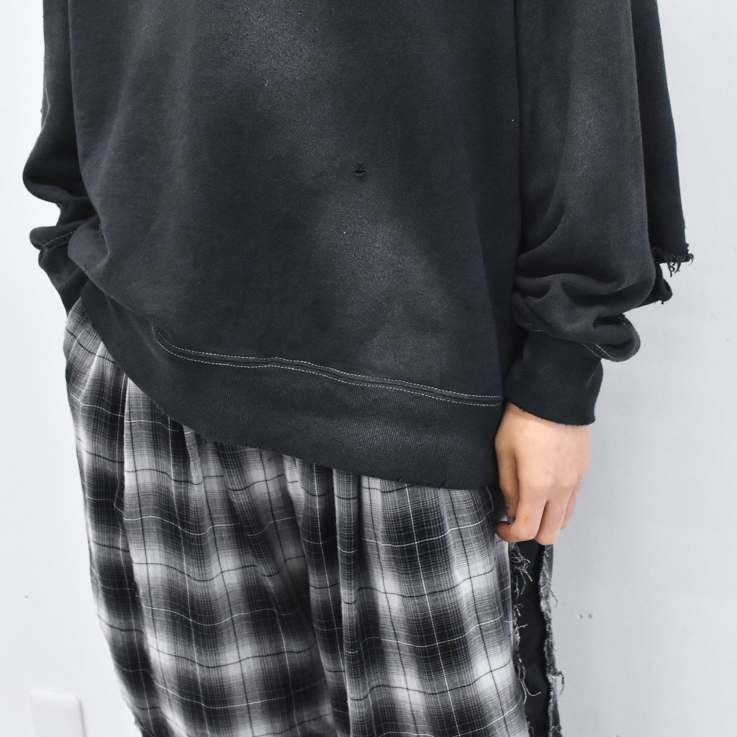 THE JEAN PIERRE / Pigment Grunge Destroy Sweat Shirt - FADE BLK