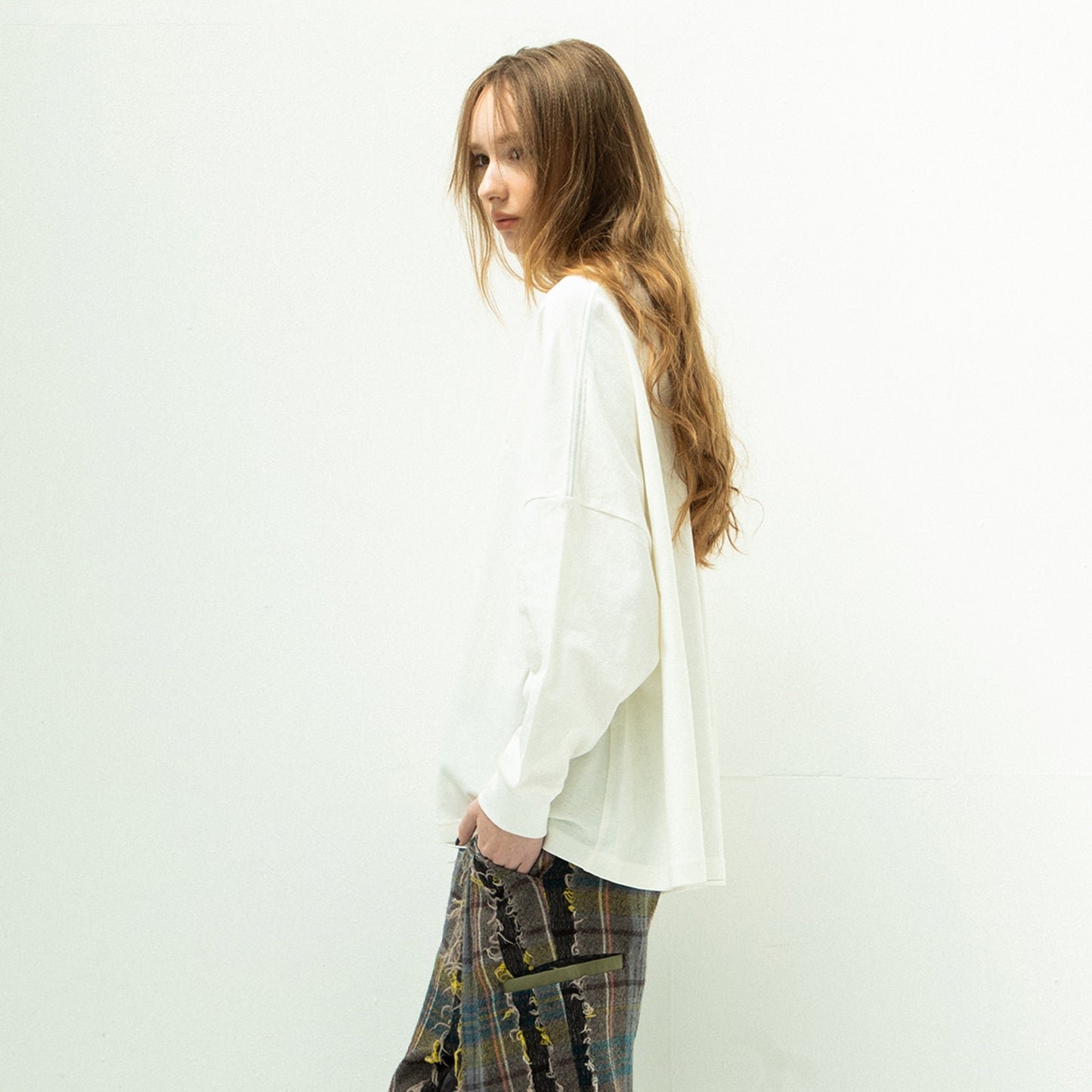 STOF / 先行予約 GALAXY DIALOGUE L/S T-SHIRT - WHITE