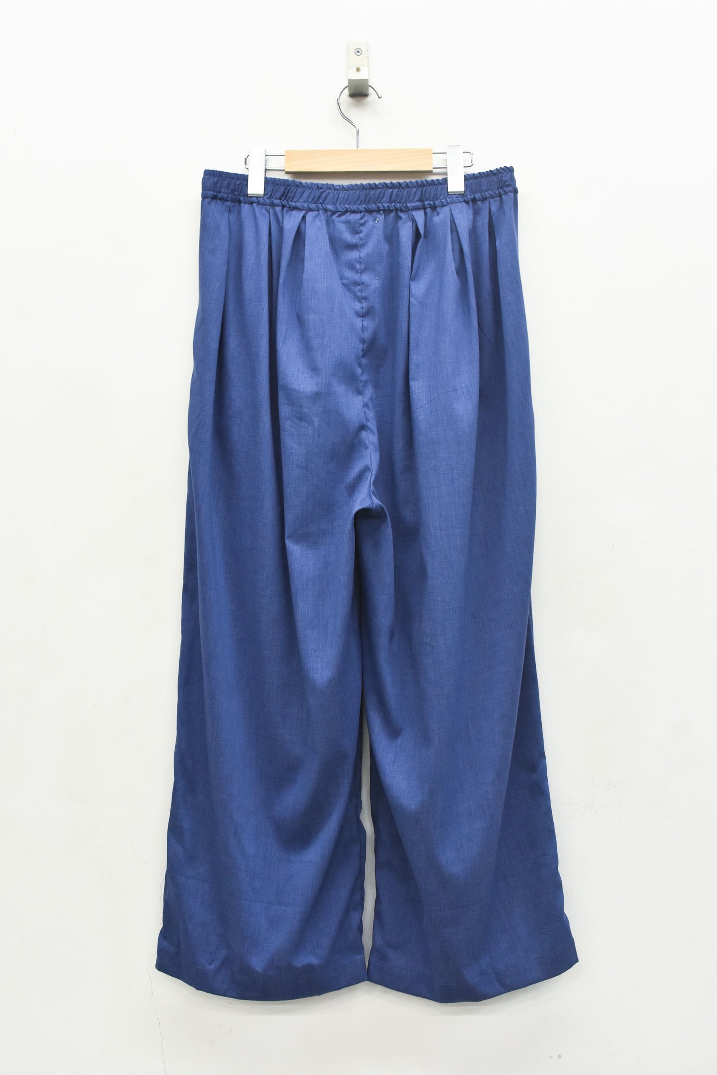 STOF / TRIPLE TUCK LINEN PANTS - BLUE