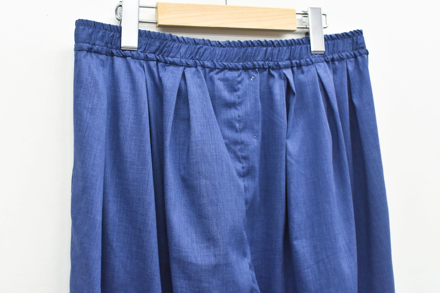 STOF / TRIPLE TUCK LINEN PANTS - BLUE