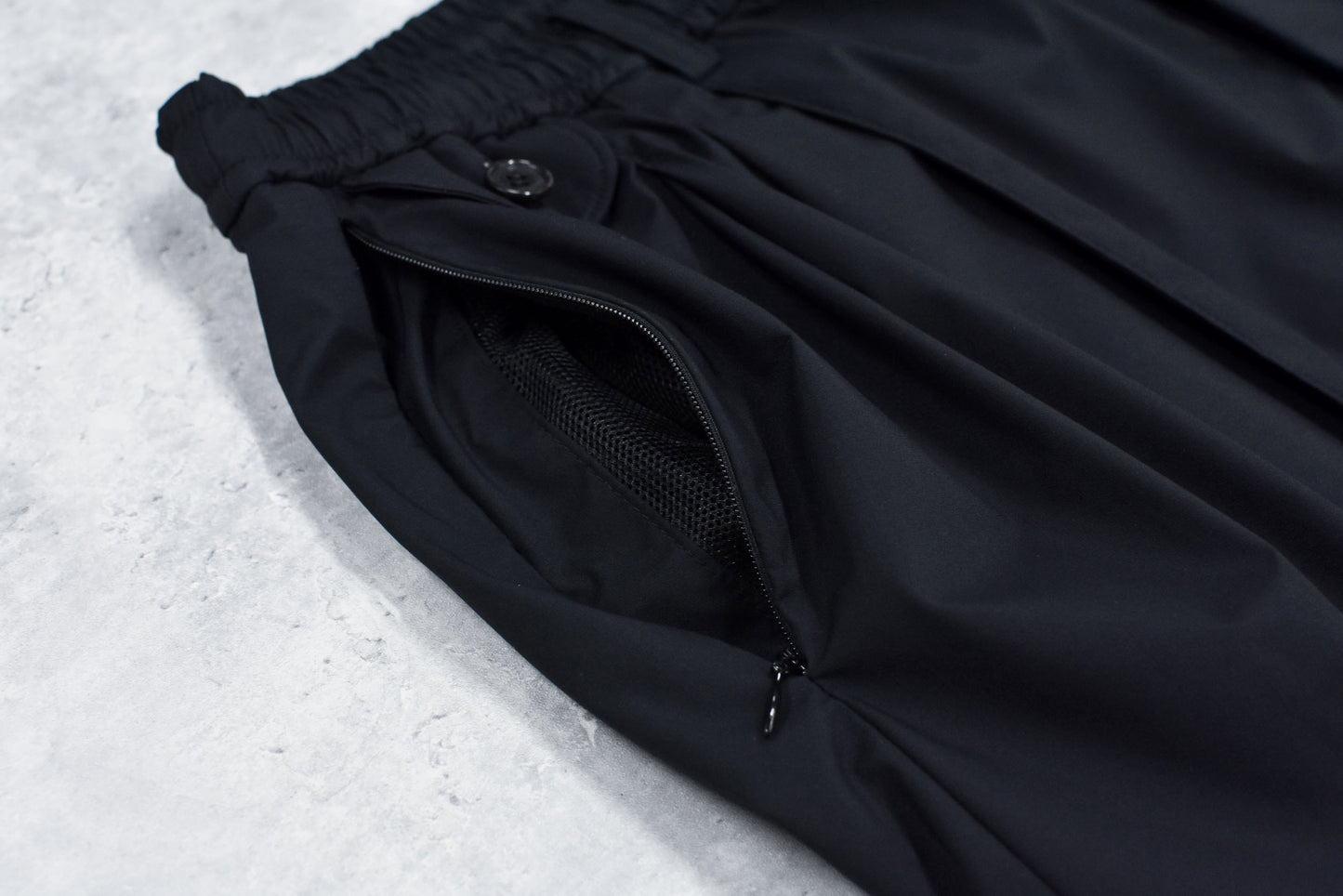 THE JEAN PIERRE / BETA 3Tuck Nylon Trouser - BLACK