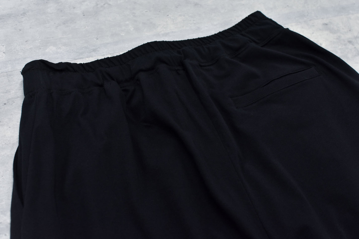 NewRose / Jersey Tuck Pants - BLACK
