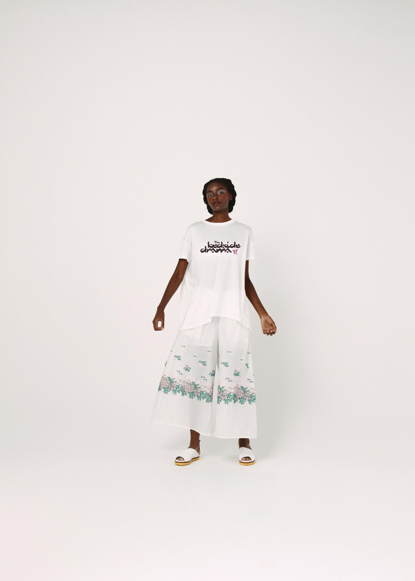 BEDSIDEDRAMA / BEDSIDE SISTERS Flare T-Shirt - WHITE