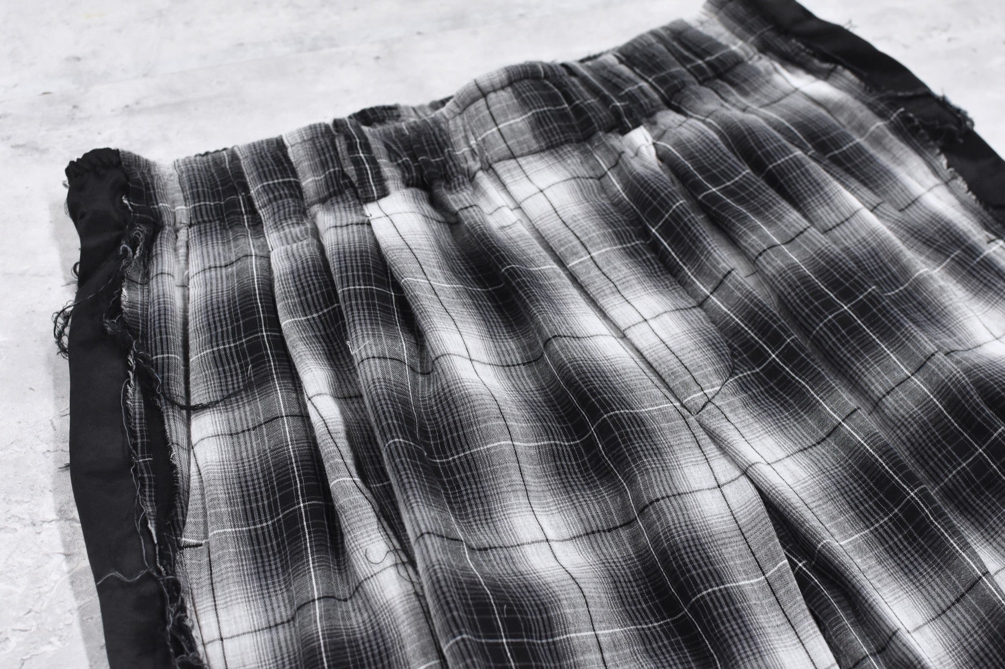 THE JEAN PIERRE / 3Tuck Easy Plaid Trouser - BLACK