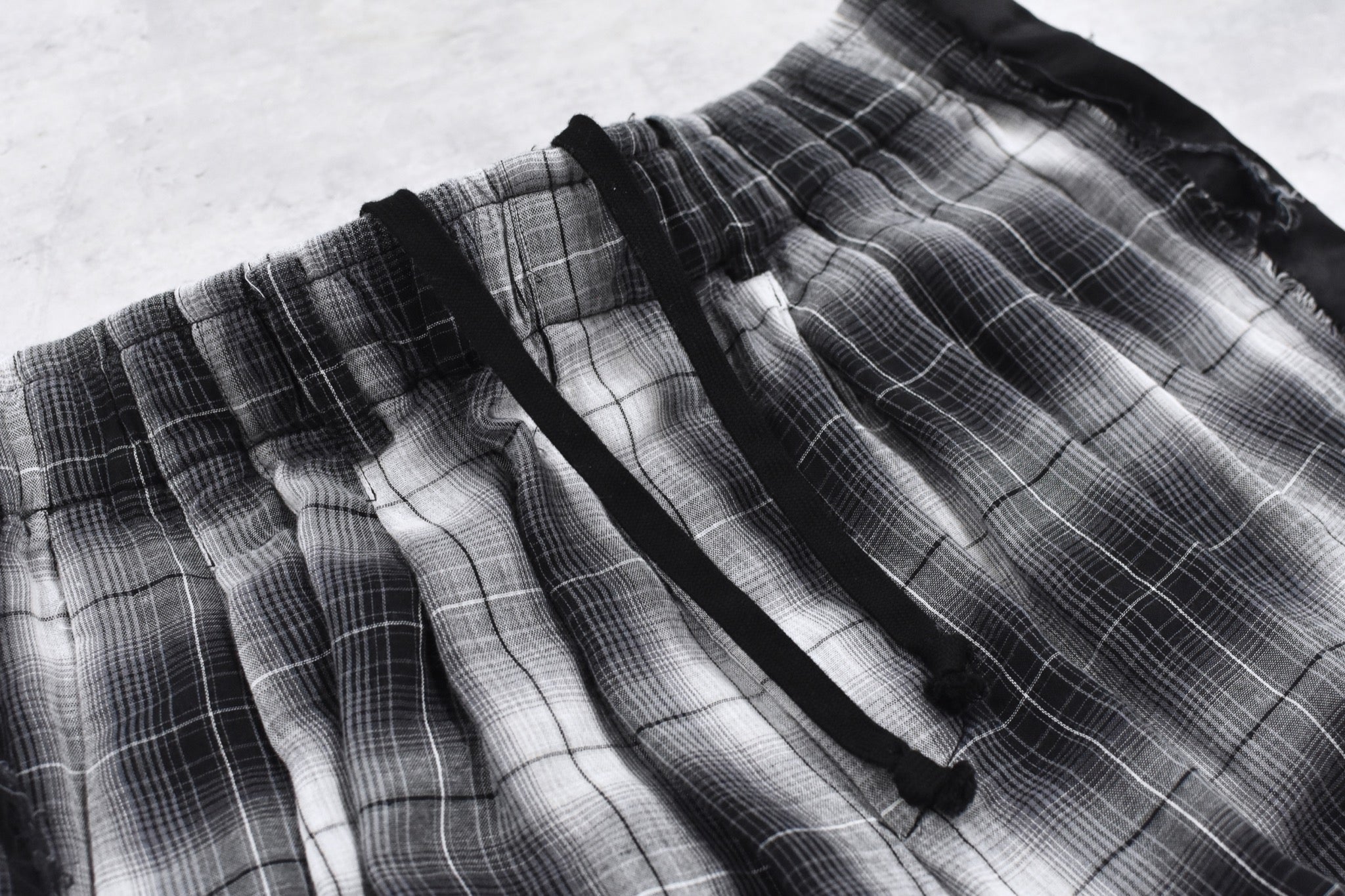 THE JEAN PIERRE / 3Tuck Easy Plaid Trouser - BLACK