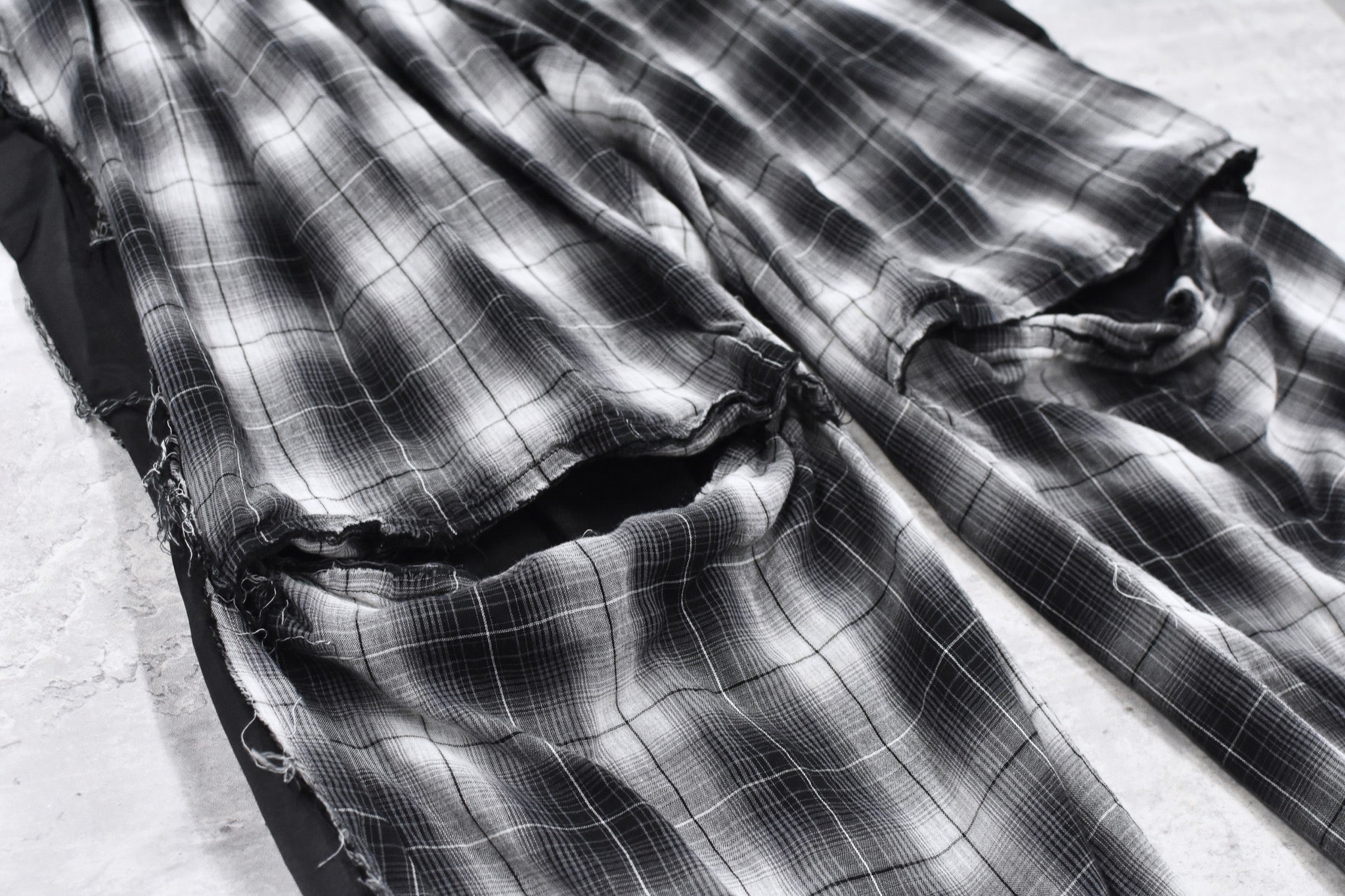 THE JEAN PIERRE / 3Tuck Easy Plaid Trouser - BLACK