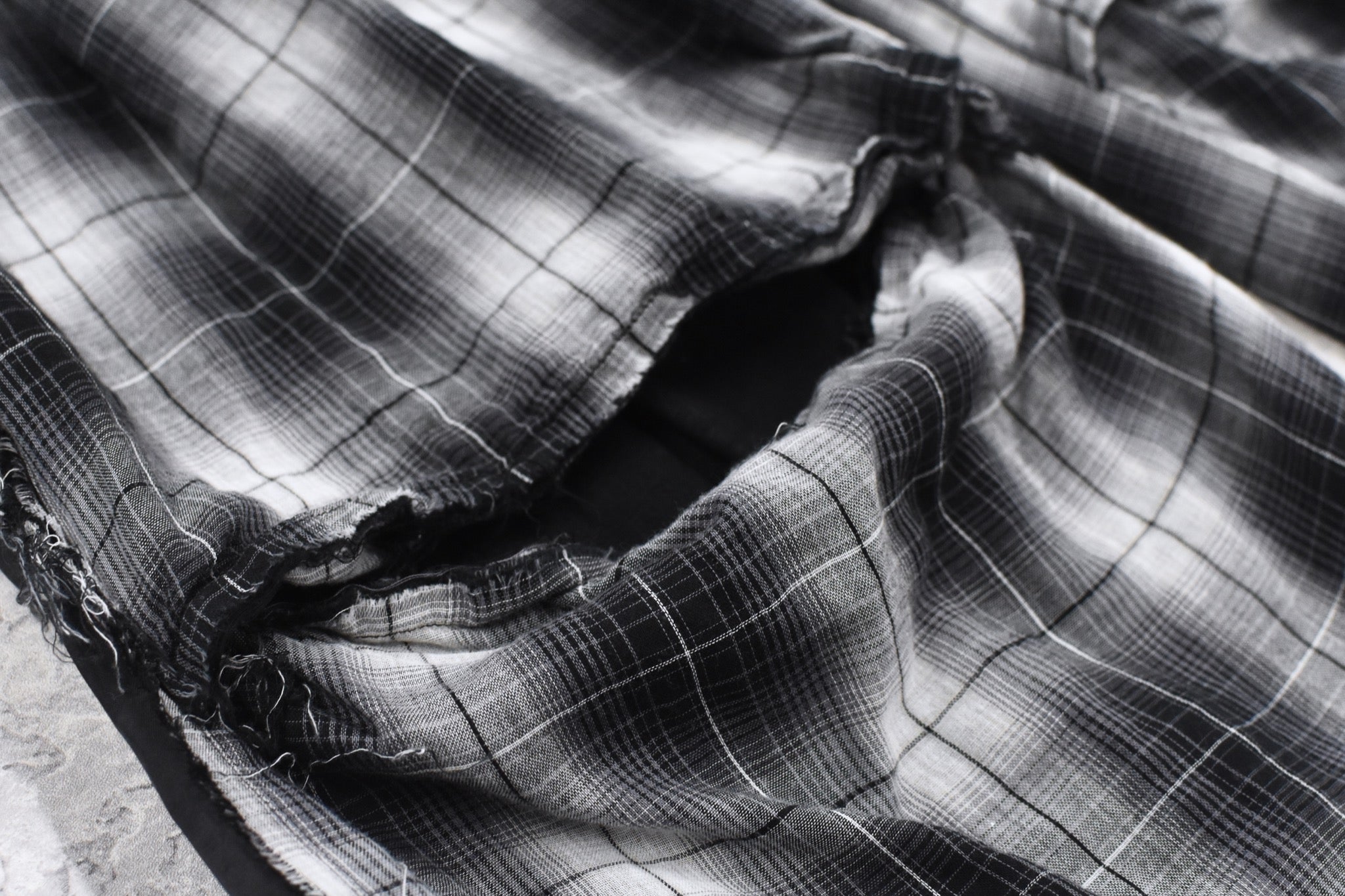 THE JEAN PIERRE / 3Tuck Easy Plaid Trouser - BLACK