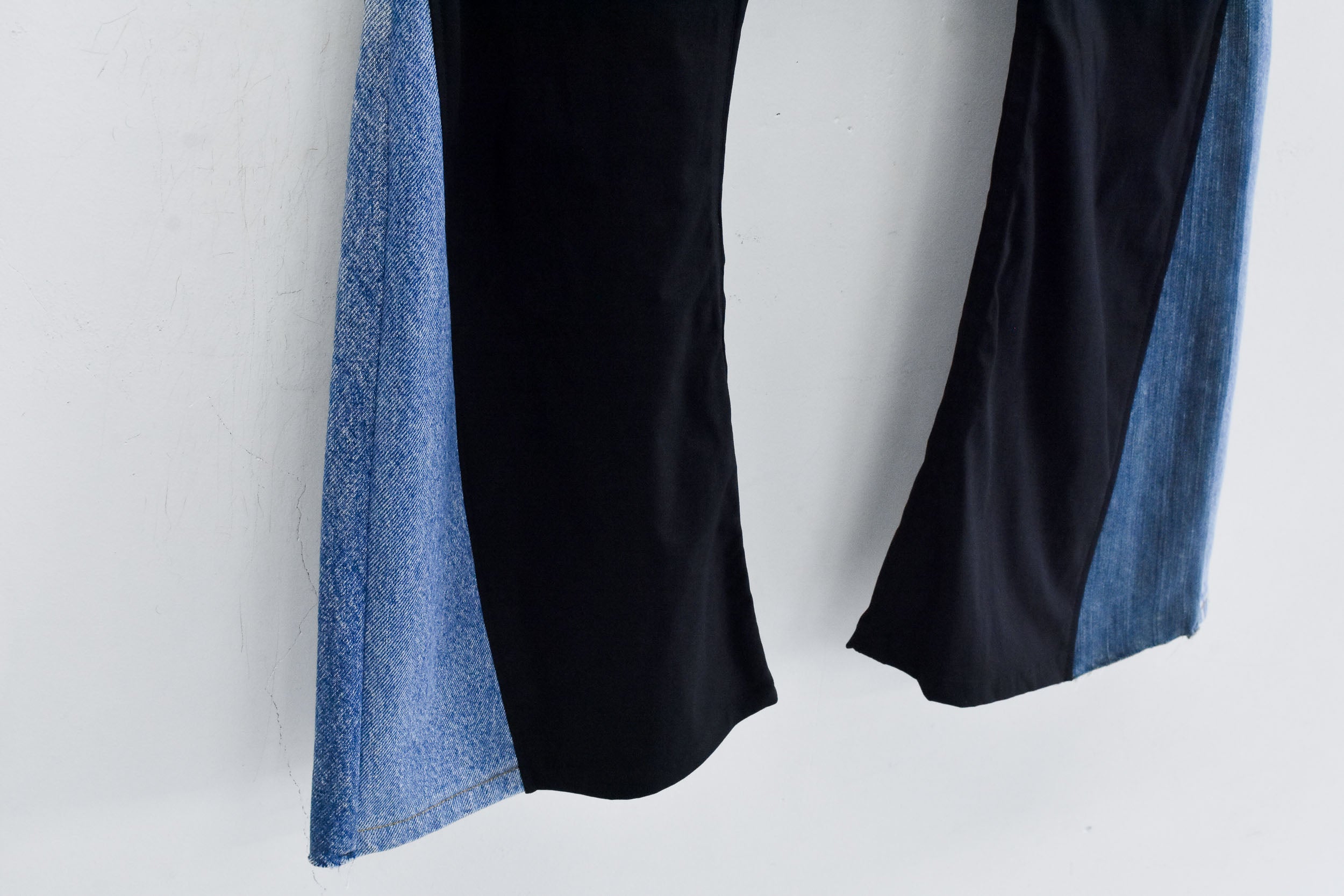 BODYSONG. / RECONSTRUCTED BK FLARE PT - BLACK