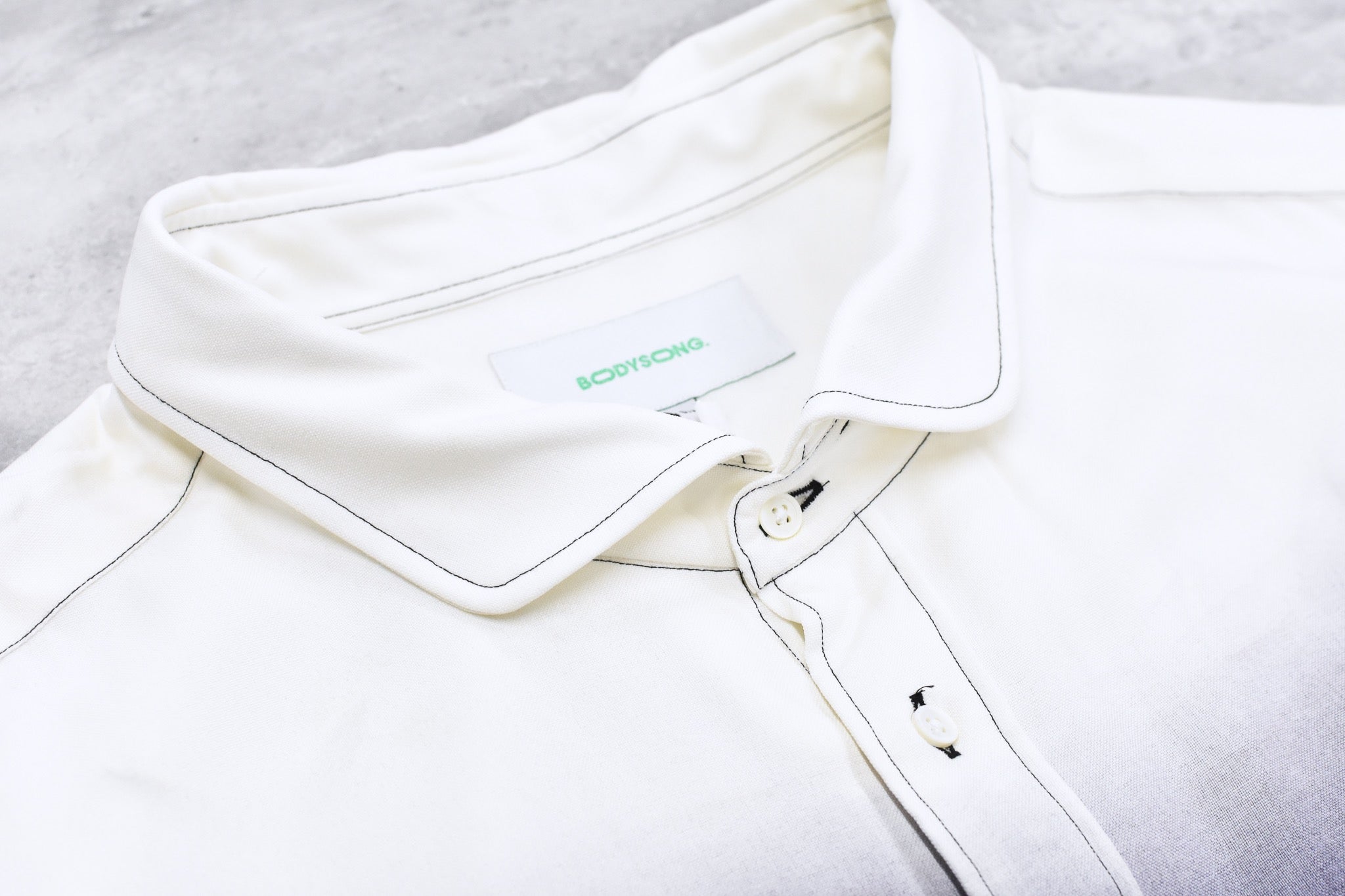 BODYSONG. / BEAUTIFUL GRADIENT DEFORMATION SHIRT - WHITE