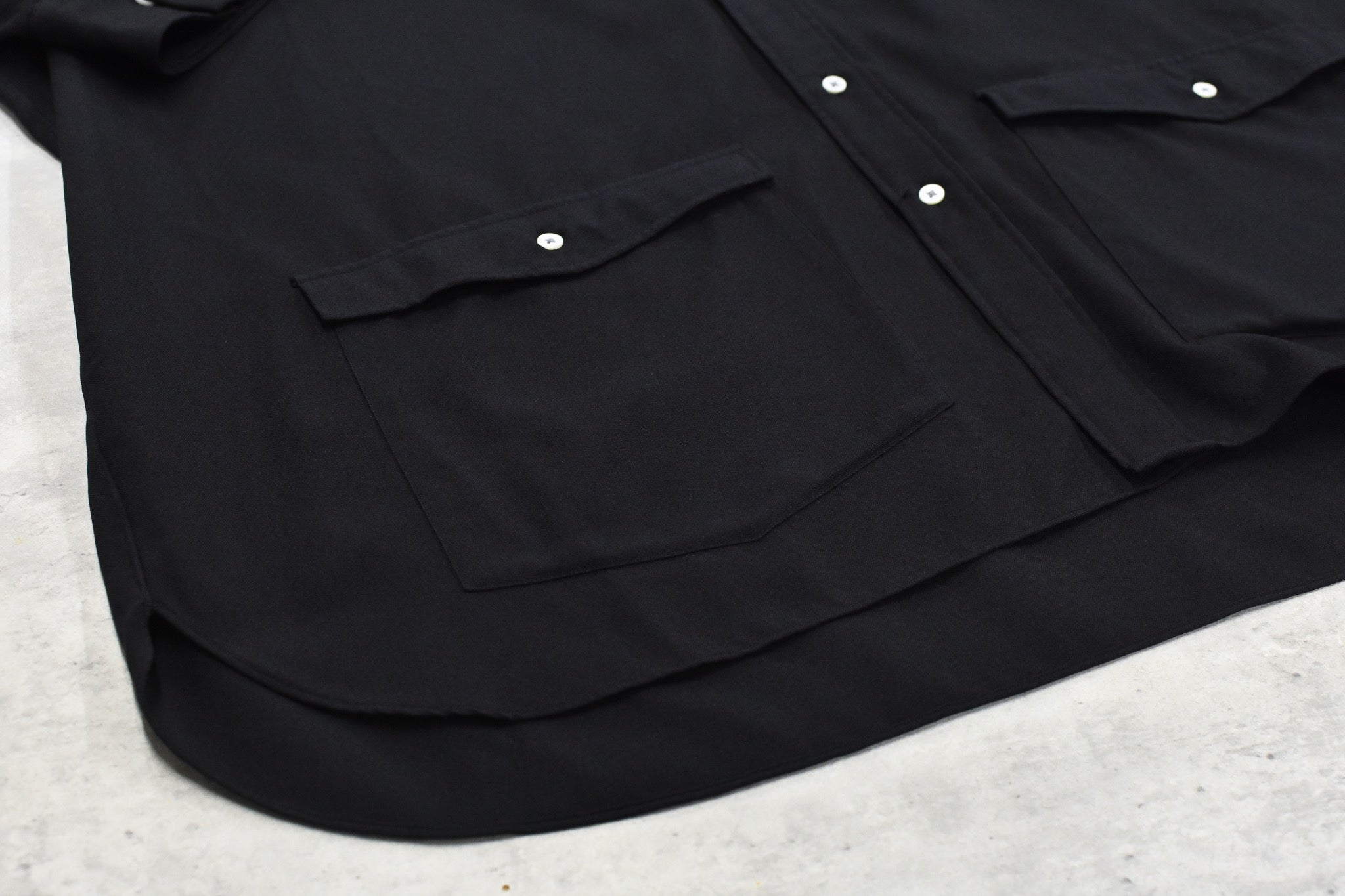 BODYSONG. / BEAUTIFUL GRADIENT DEFORMATION SHIRT - WHITE