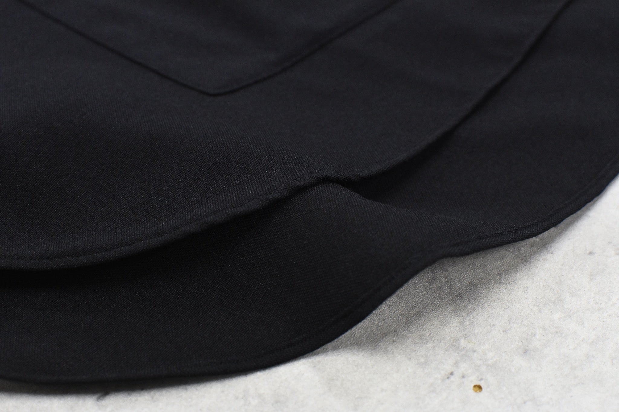 BODYSONG. / BEAUTIFUL GRADIENT DEFORMATION SHIRT - WHITE