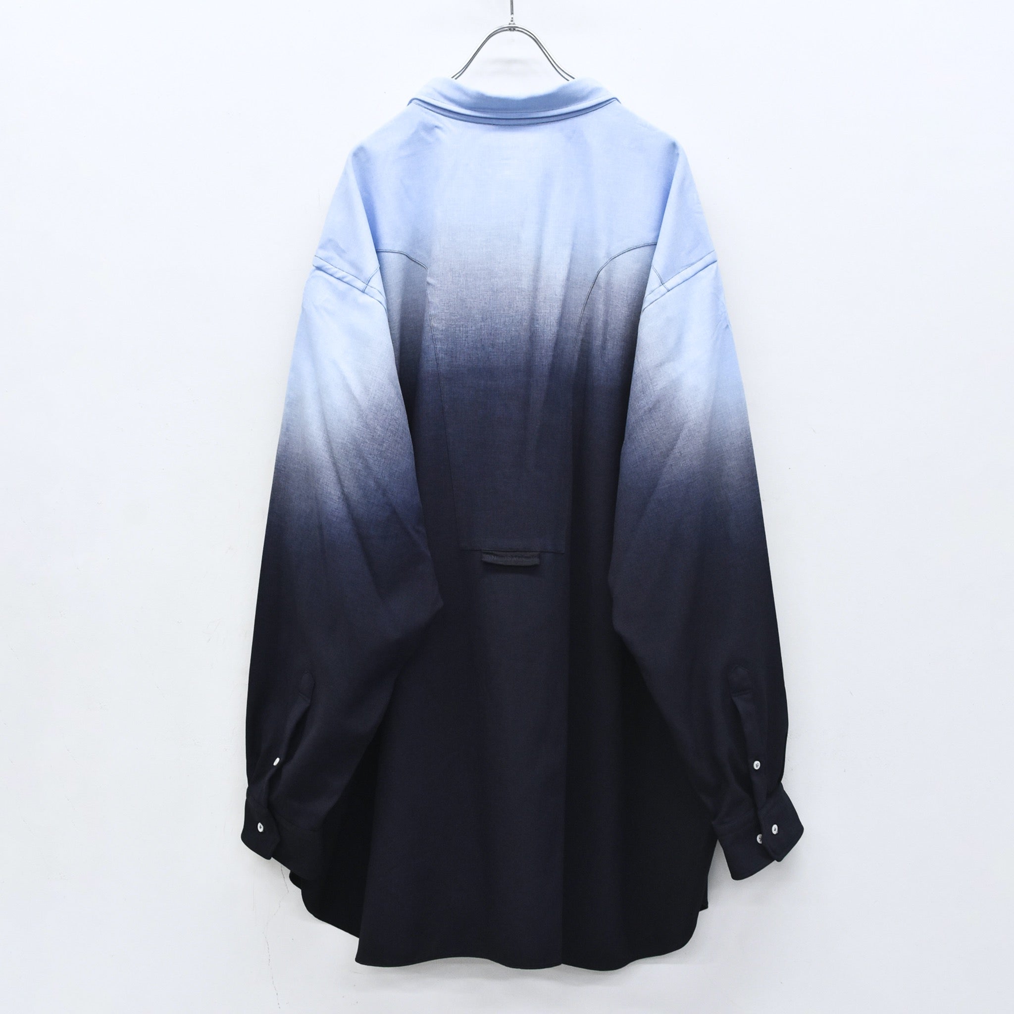 BODYSONG. / BEAUTIFUL GRADIENT DEFORMATION SHIRT - BLUE