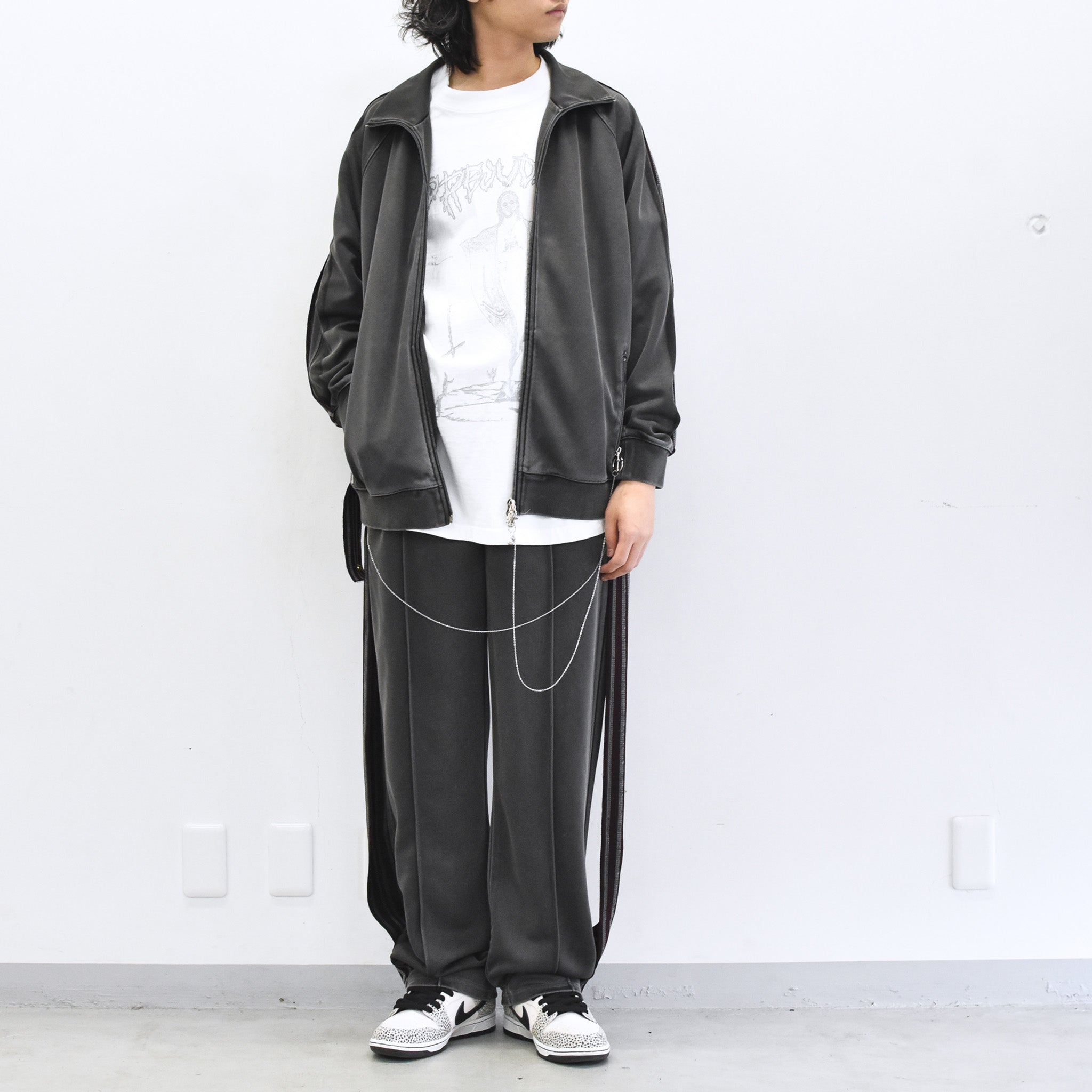 BODYSONG. / PIGMENT-DYED DISTRESSED TRACK TROUSERS - GREY