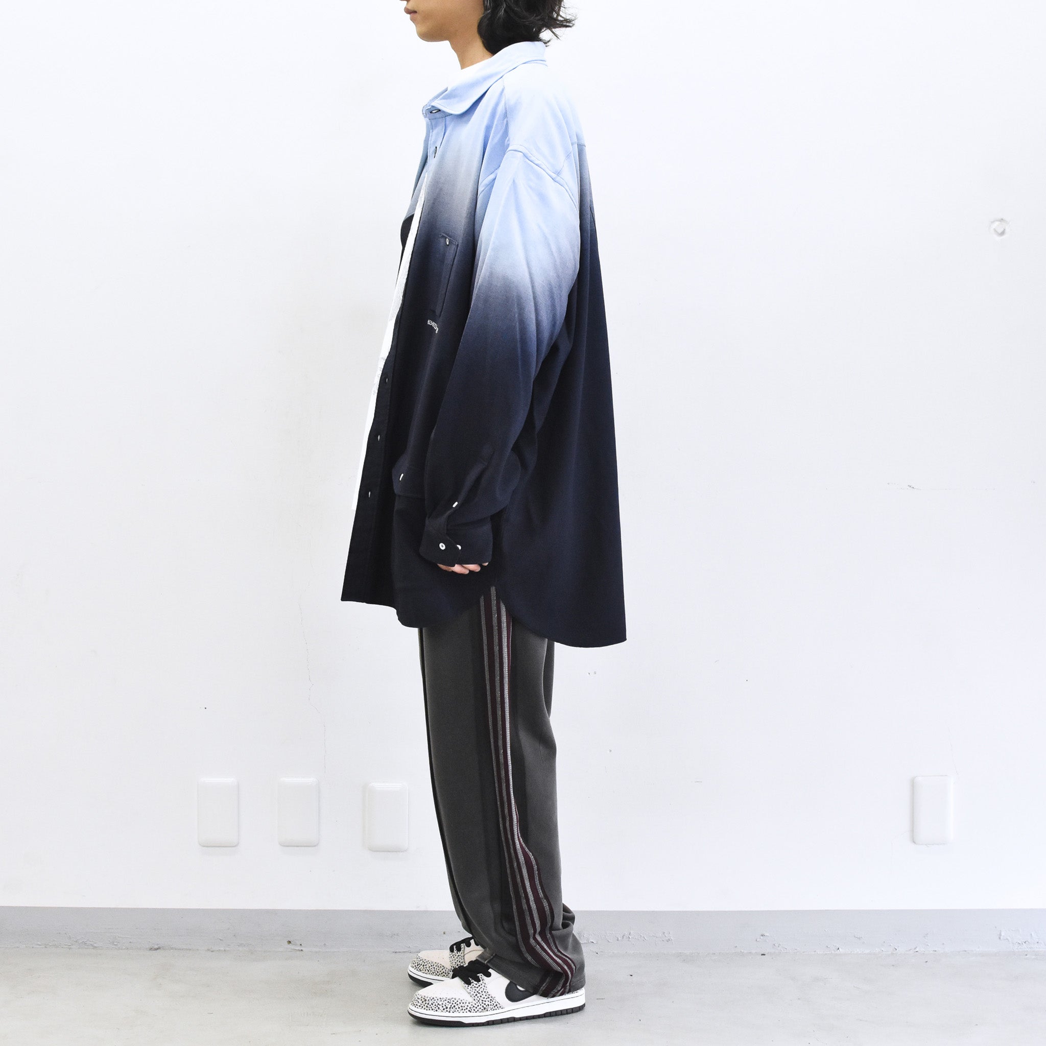 BODYSONG. / BEAUTIFUL GRADIENT DEFORMATION SHIRT - BLUE