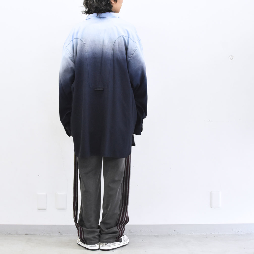 BODYSONG. / BEAUTIFUL GRADIENT DEFORMATION SHIRT - BLUE