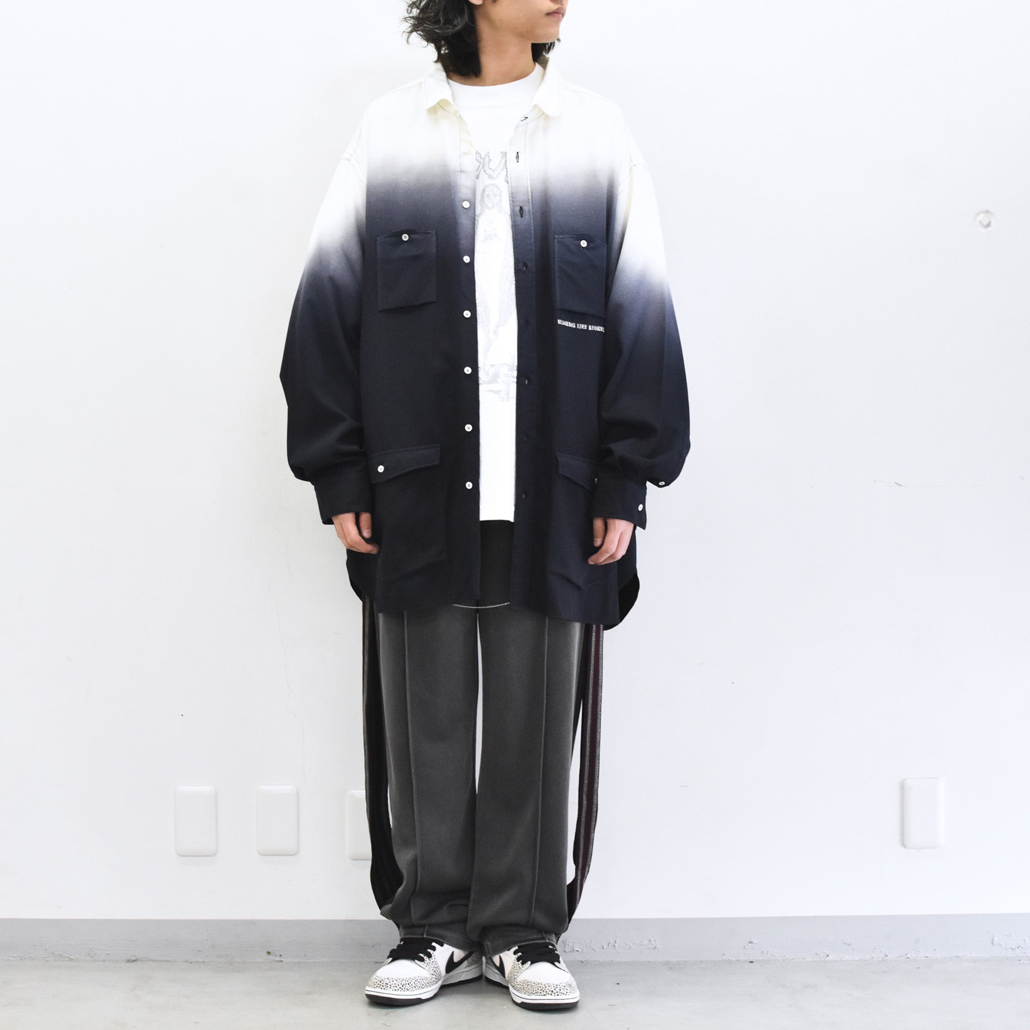 BODYSONG. / BEAUTIFUL GRADIENT DEFORMATION SHIRT - WHITE