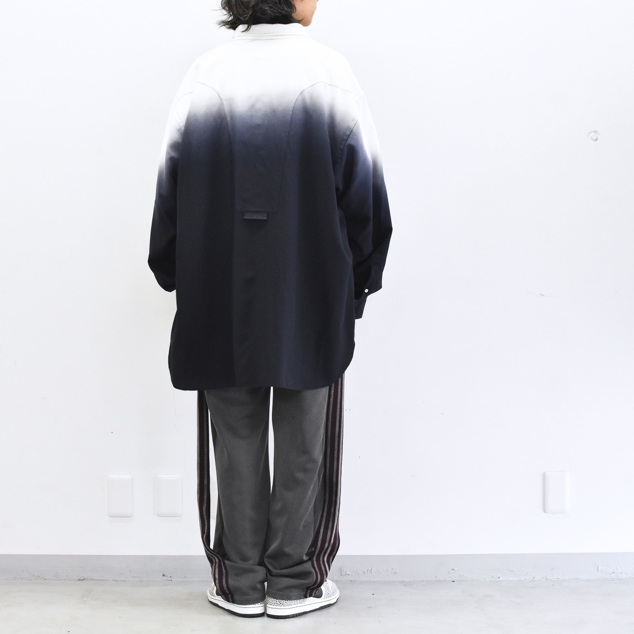 BODYSONG. / BEAUTIFUL GRADIENT DEFORMATION SHIRT - WHITE