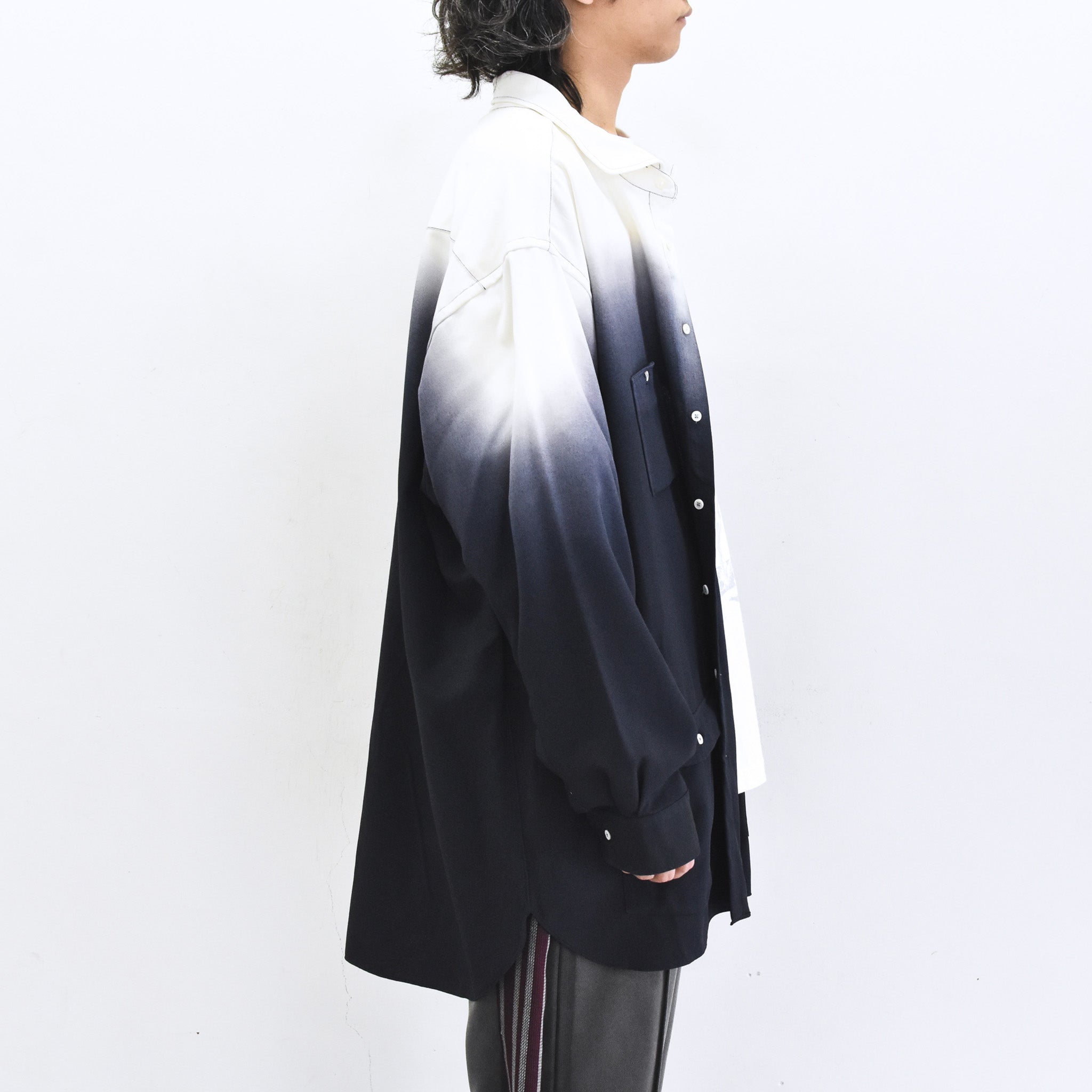 BODYSONG. / BEAUTIFUL GRADIENT DEFORMATION SHIRT - WHITE