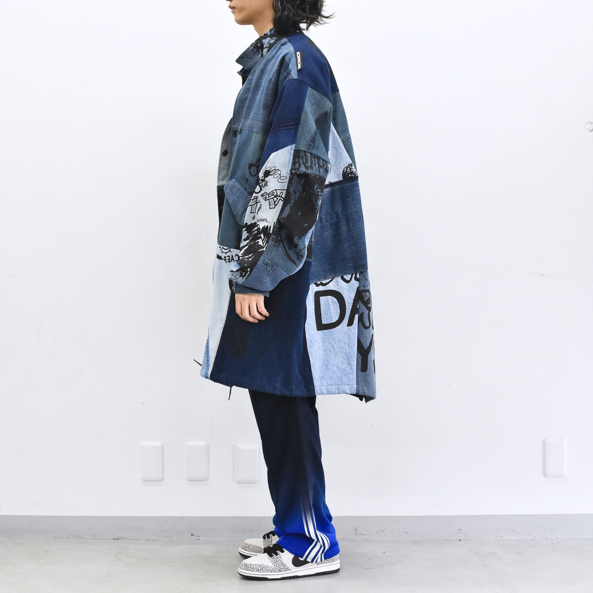 BODYSONG. / PATCHWORK MIL COAT MADE FROM RECONSTRUCTED VINTAGE DENIM