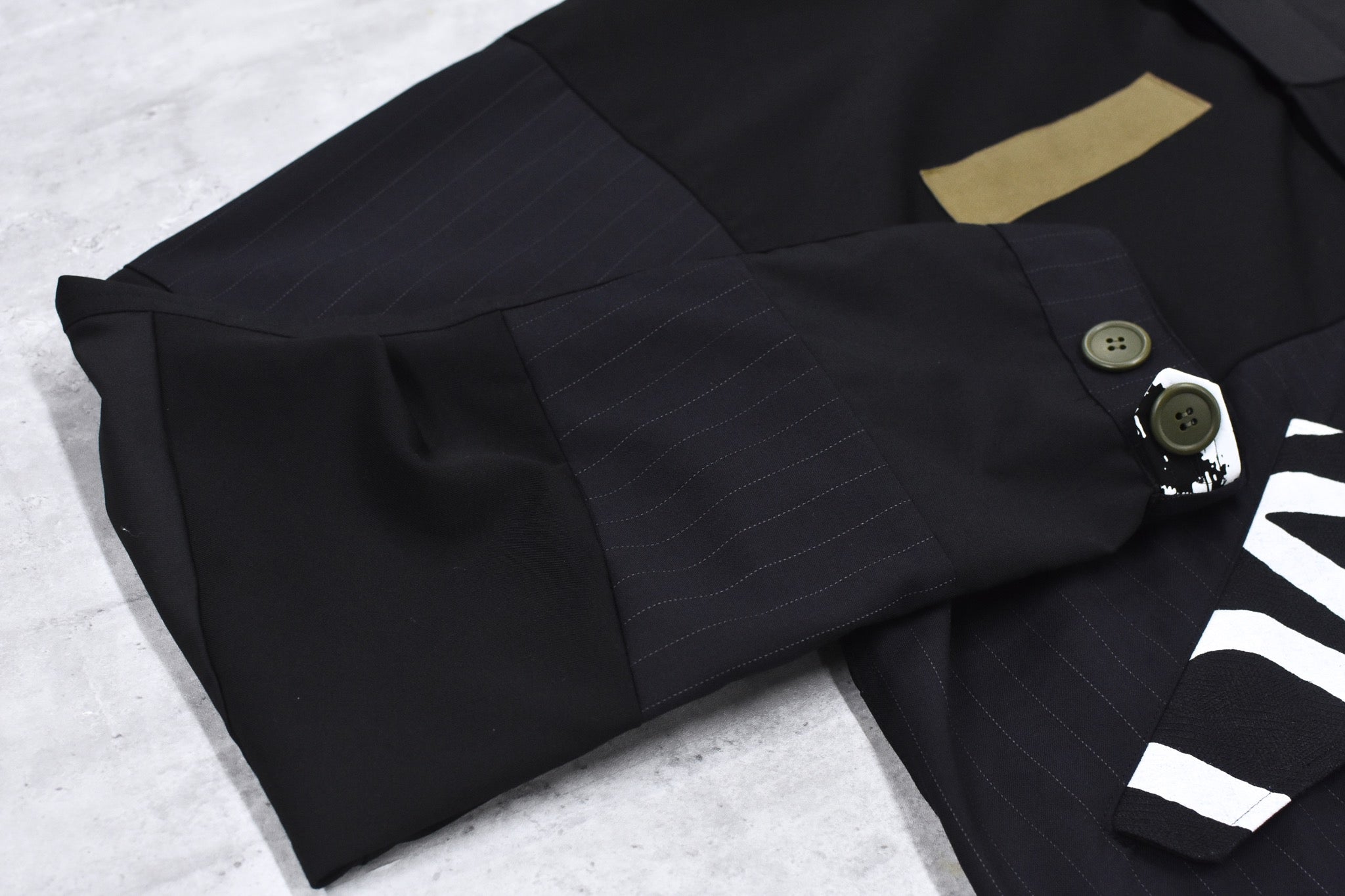 BODYSONG. / PATCHWORK MIL COAT MADE BY DISASSEMBLING AND RECONSTRUCTING A BUSINESS SUIT