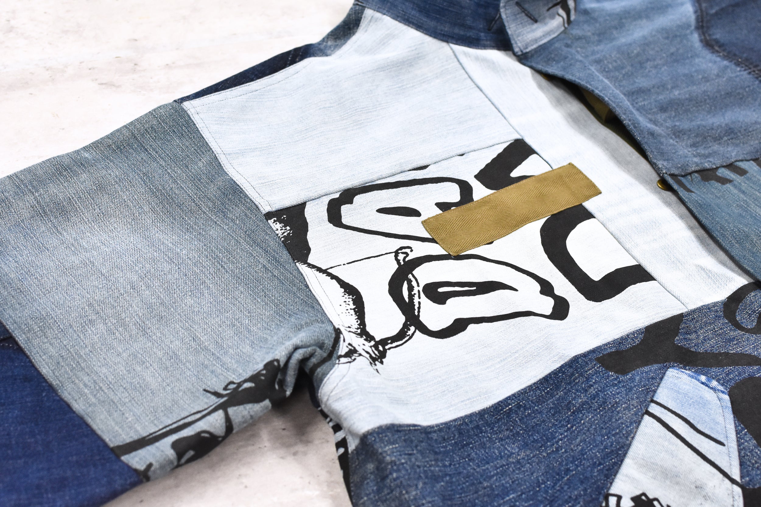 BODYSONG. / PATCHWORK MIL COAT MADE FROM RECONSTRUCTED VINTAGE DENIM