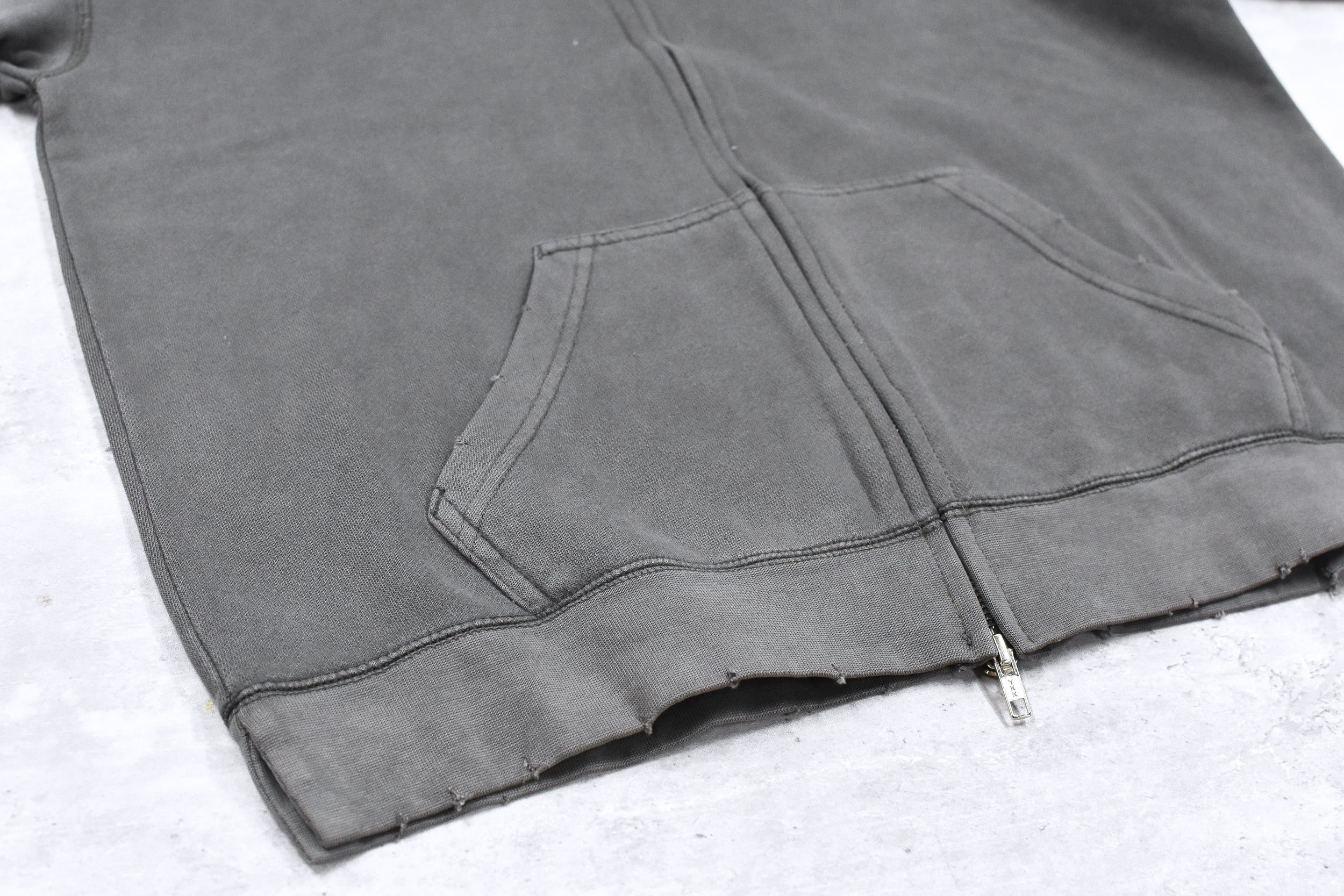 BODYSONG. / GLITCH EMBROIDERY DISTRESSED HOODIE/DRUKQS - BLACK