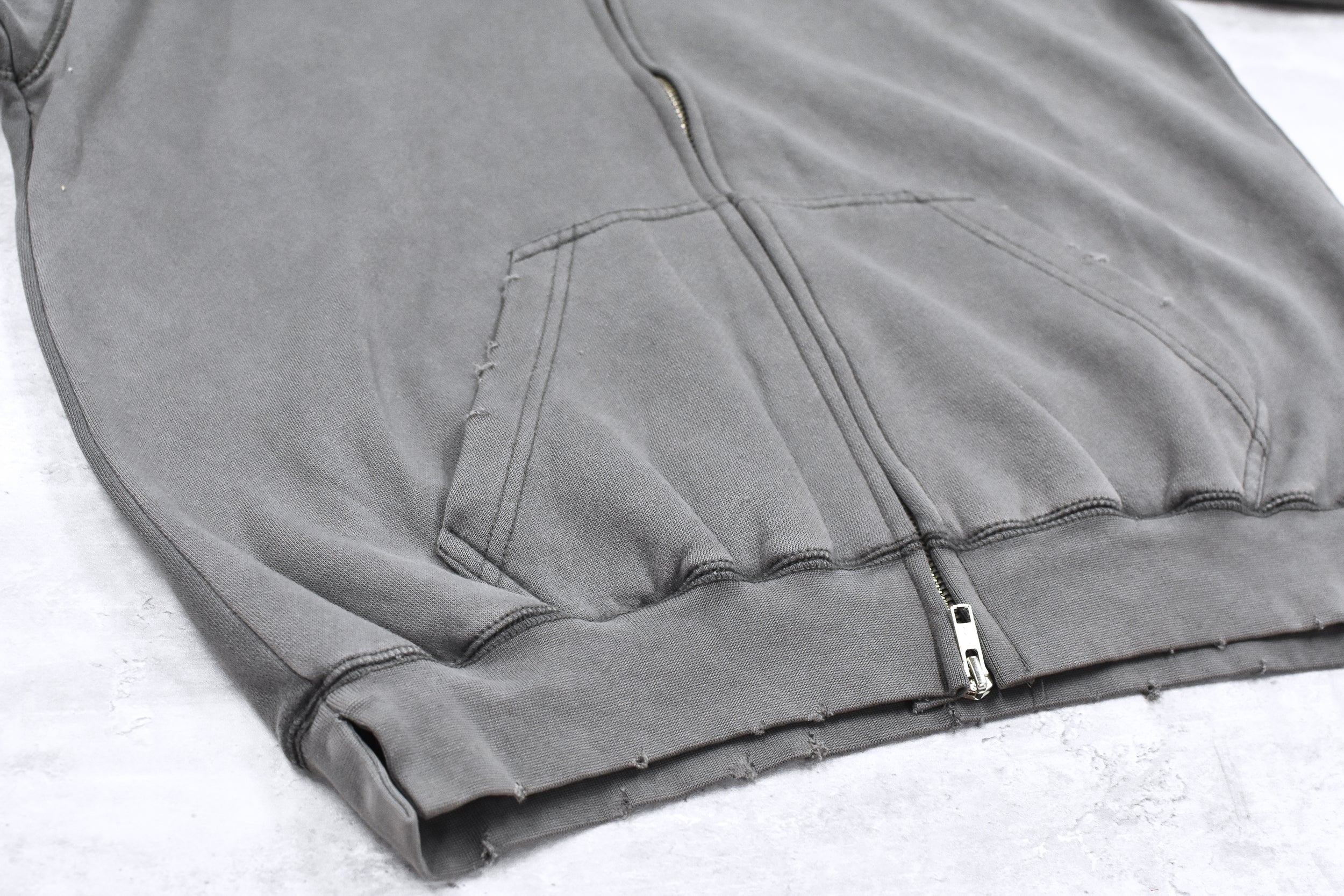 BODYSONG. / GLITCH EMBROIDERY DISTRESSED HOODIE/BTC - BLACK