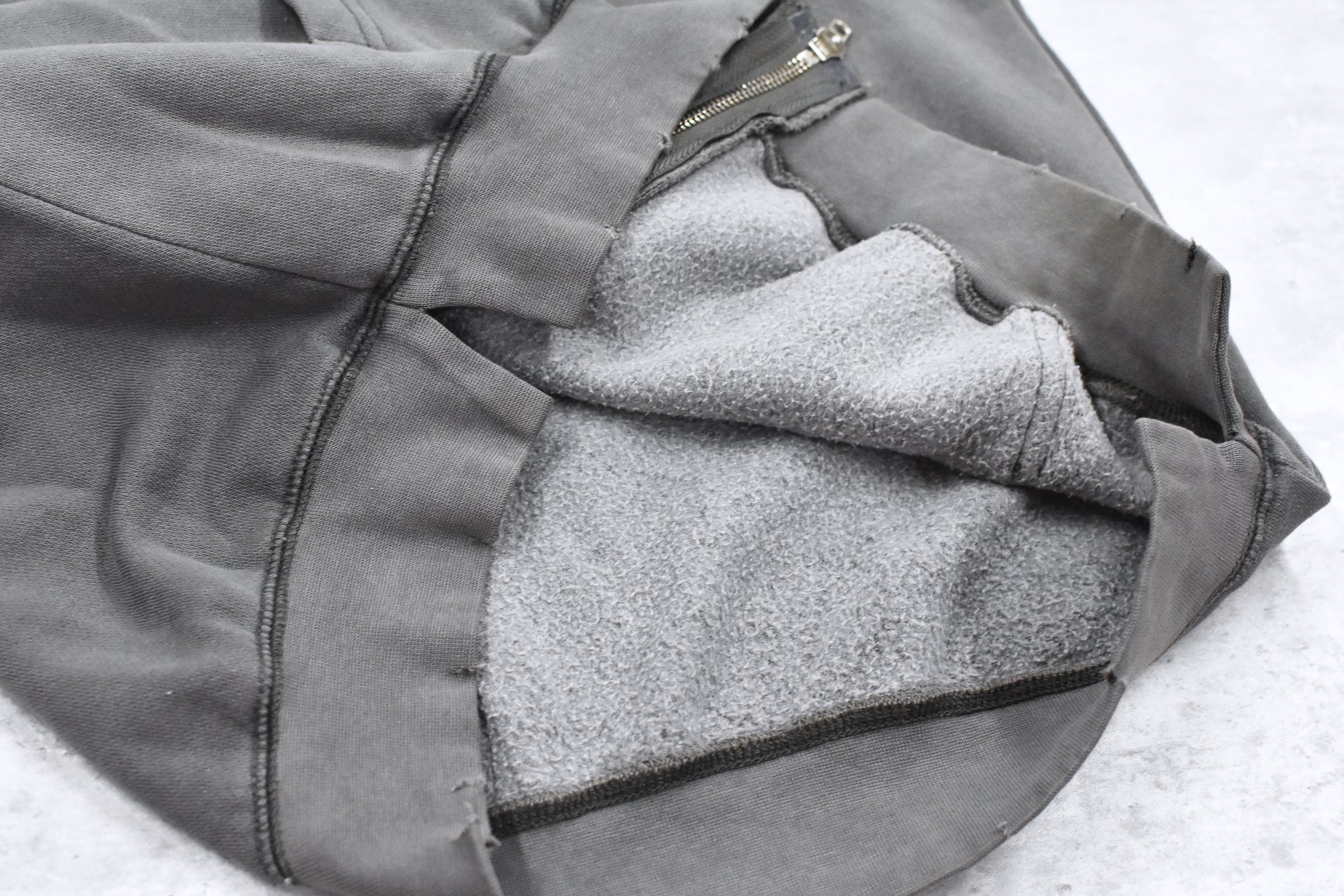 BODYSONG. / GLITCH EMBROIDERY DISTRESSED HOODIE/BTC - BLACK