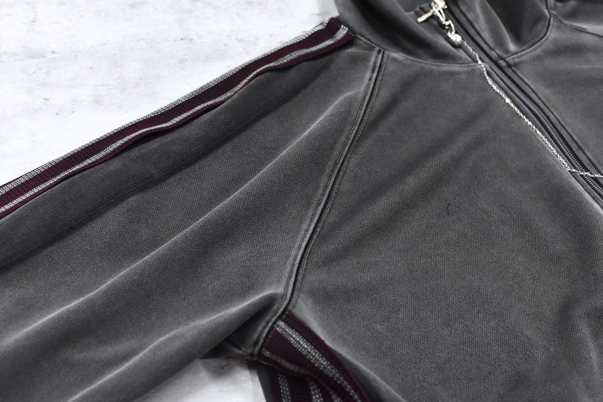 BODYSONG. / PIGMENT-DYED DISTRESSED TRACK JACKET - GREY