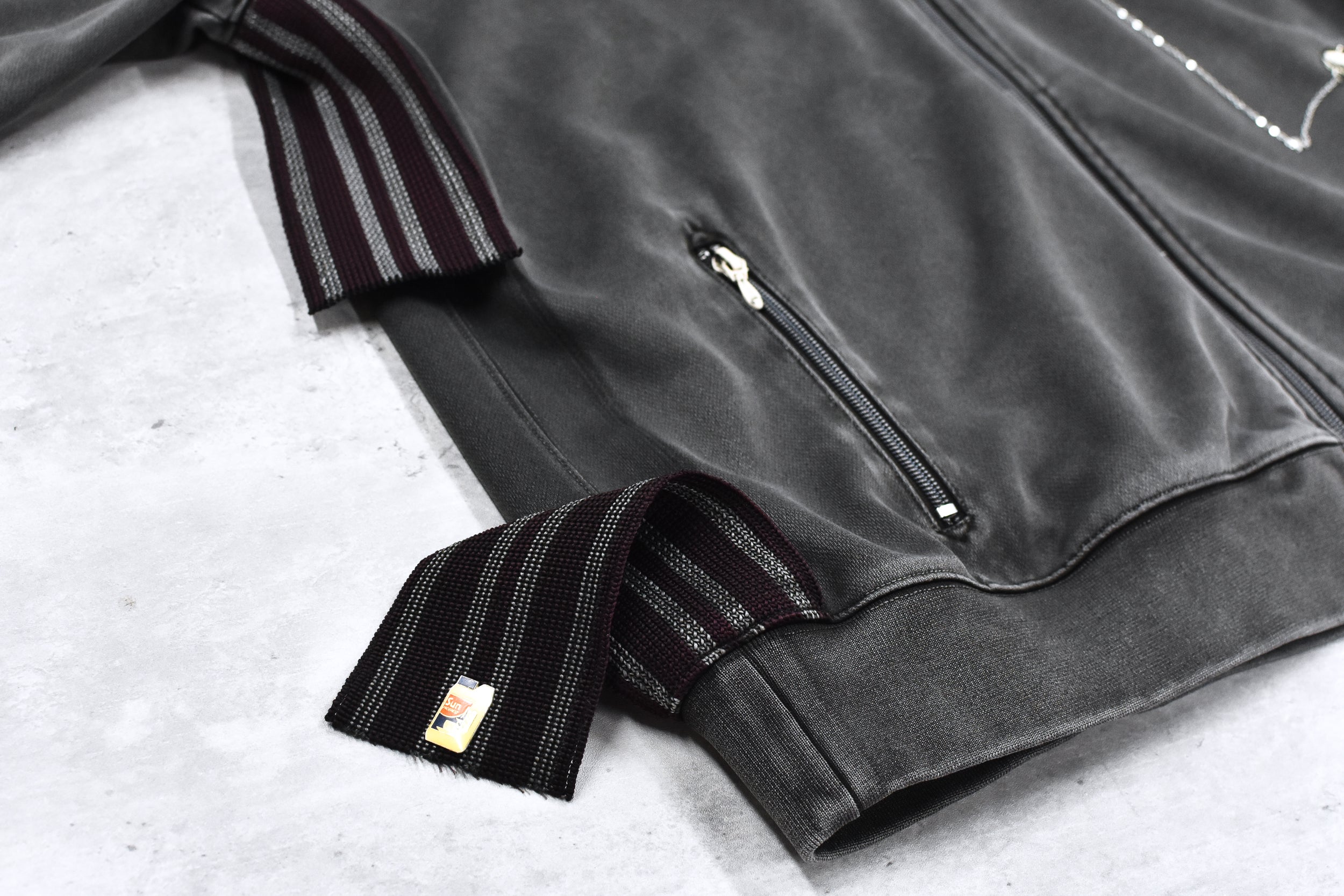 BODYSONG. / PIGMENT-DYED DISTRESSED TRACK JACKET - GREY