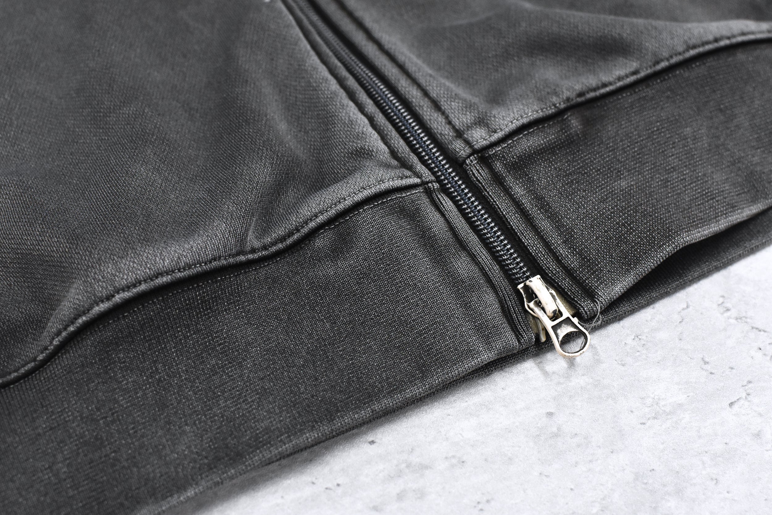 BODYSONG. / PIGMENT-DYED DISTRESSED TRACK JACKET - GREY