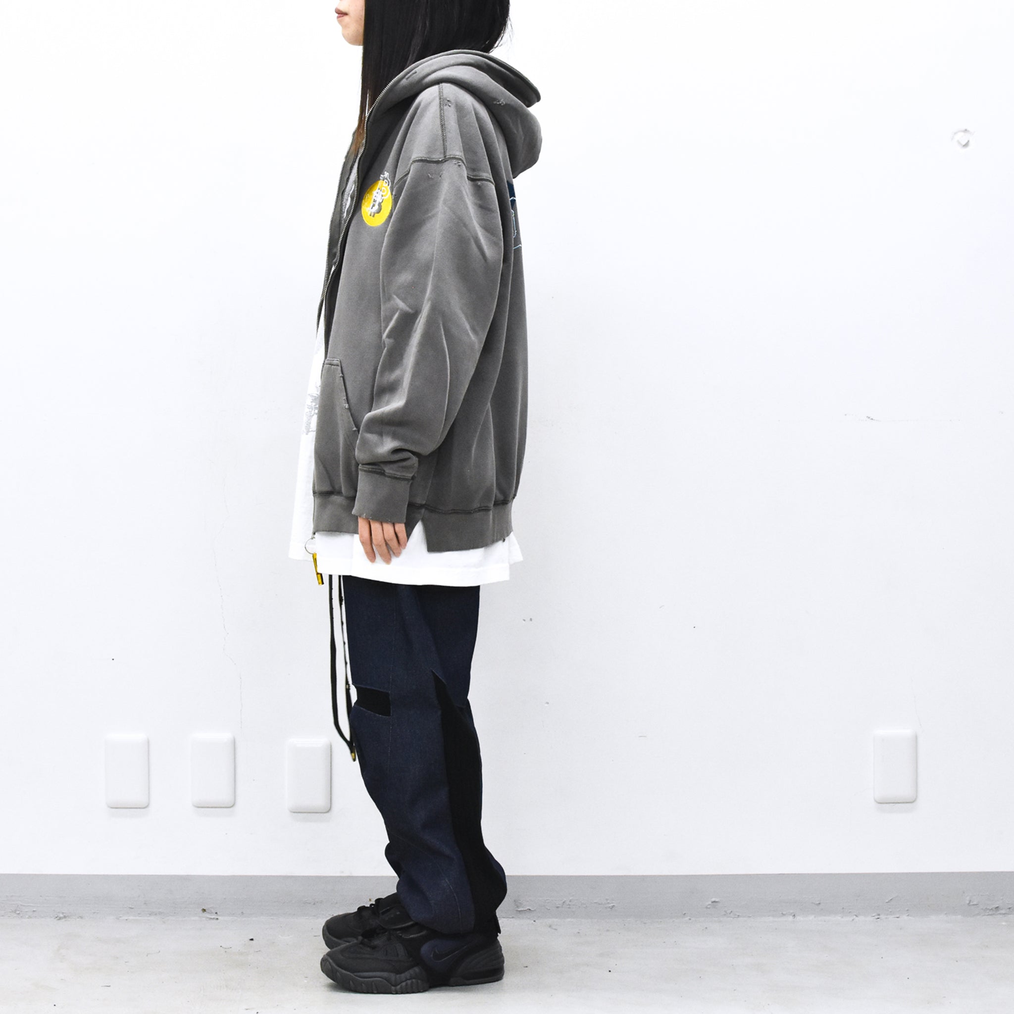 BODYSONG. / GLITCH EMBROIDERY DISTRESSED HOODIE/BTC - BLACK