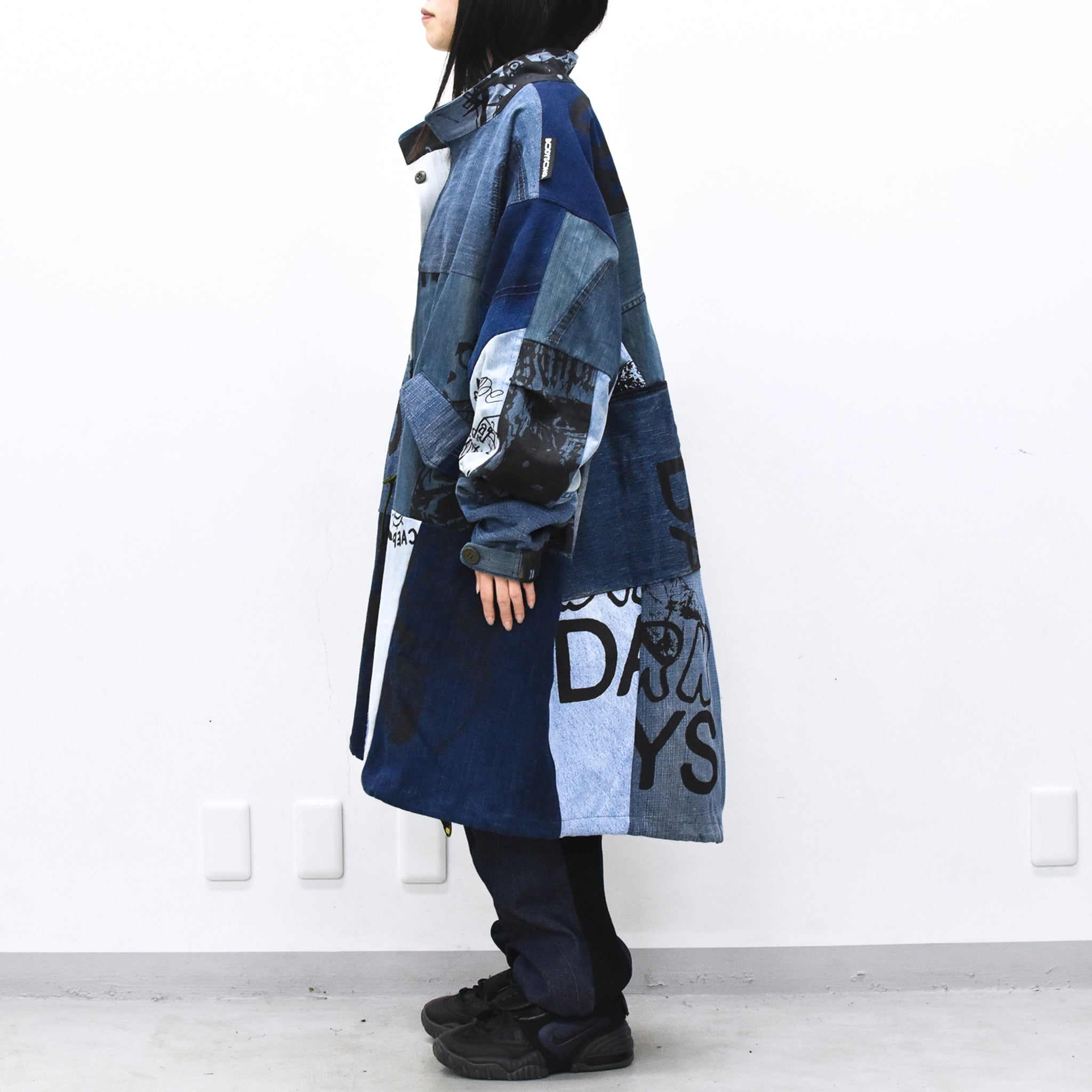BODYSONG. / PATCHWORK MIL COAT MADE FROM RECONSTRUCTED VINTAGE DENIM