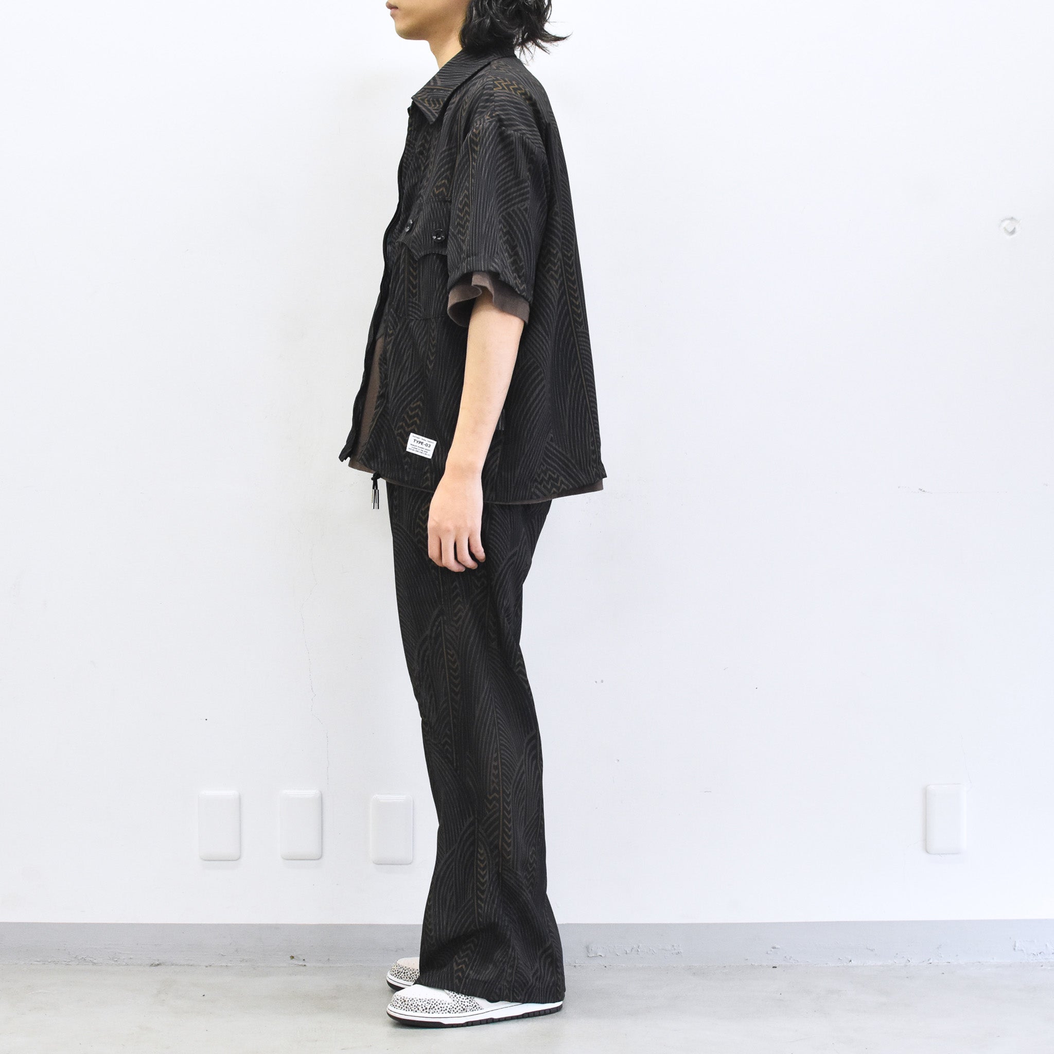 elephant TRIBAL fabrics / NO A/C Zip Shirt - BLACK
