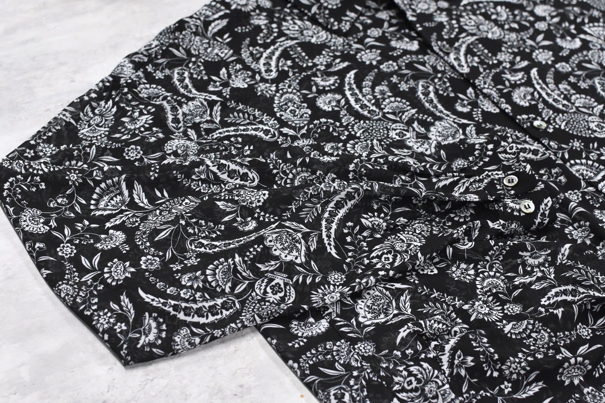 THE JEAN PIERRE / Sheer Paisely Shirt - BLACK