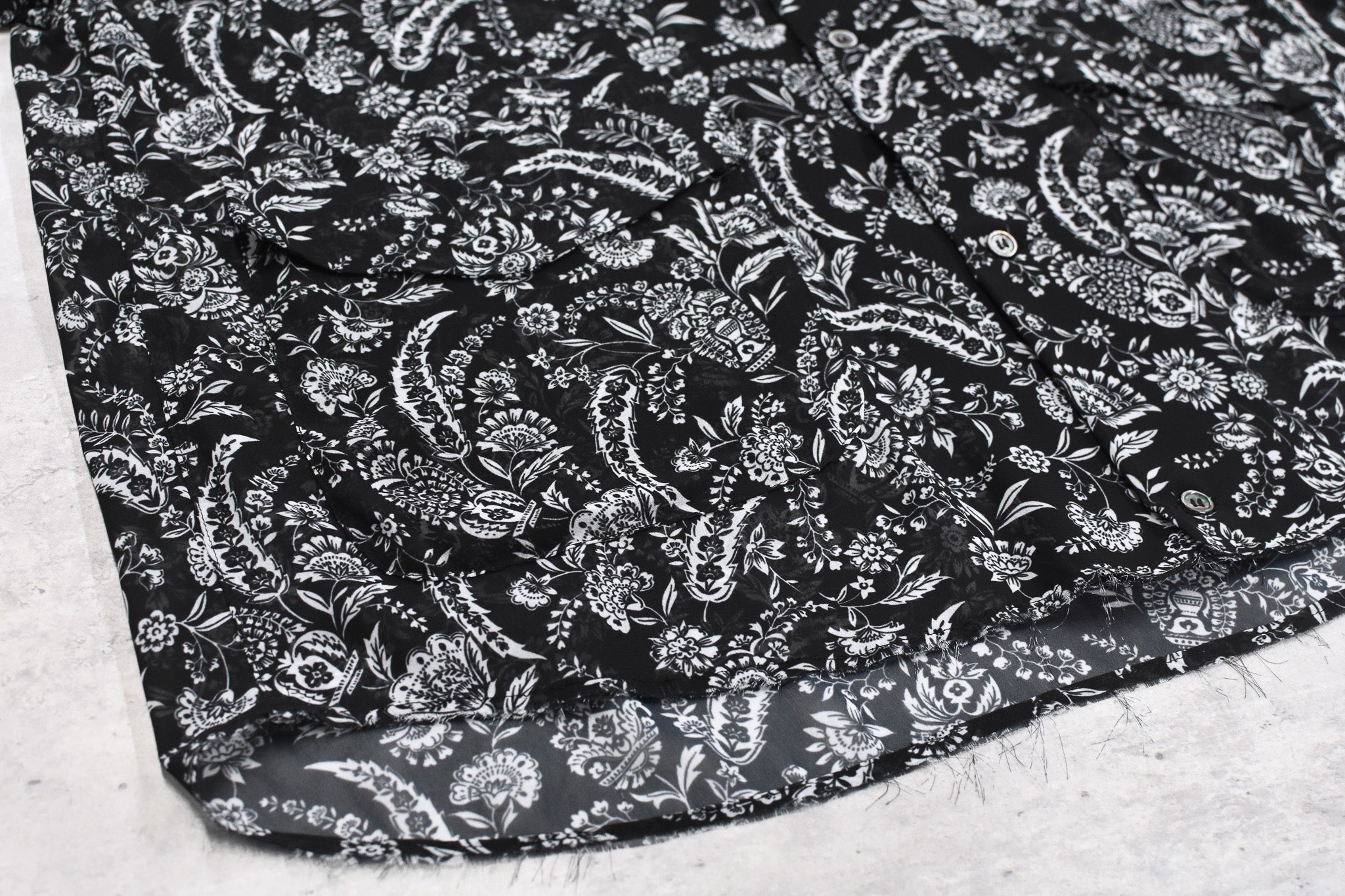 THE JEAN PIERRE / Sheer Paisely Shirt - BLACK
